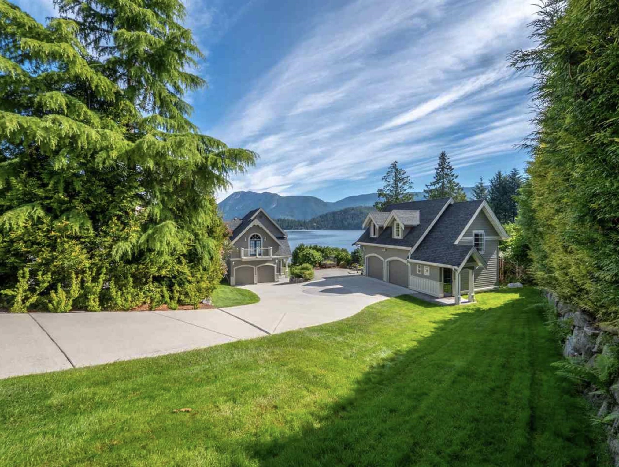 6560 Gale Avenue North, Sechelt, BC V7Z 0L1