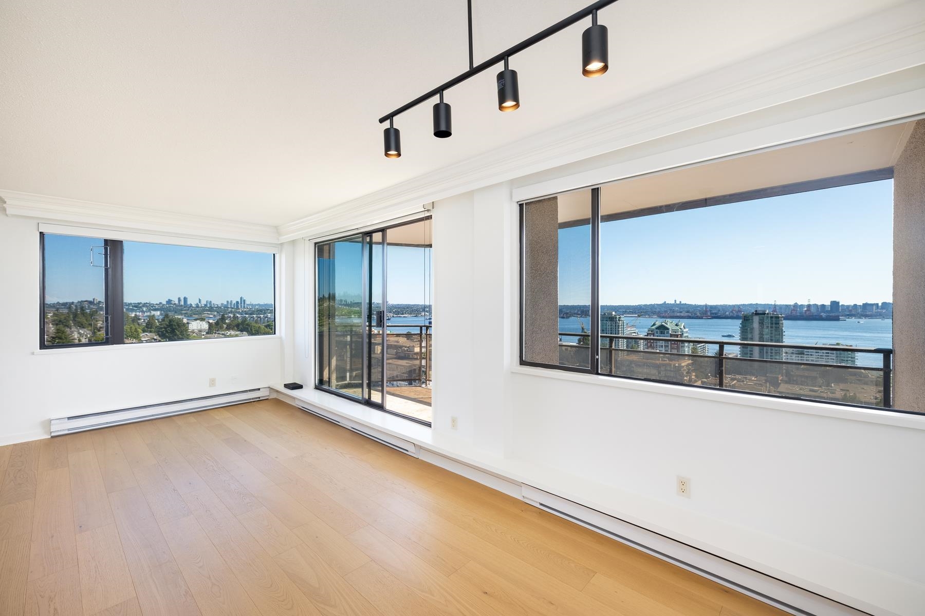 444 Lonsdale Avenue #1202, North Vancouver, BC V7M 3H5