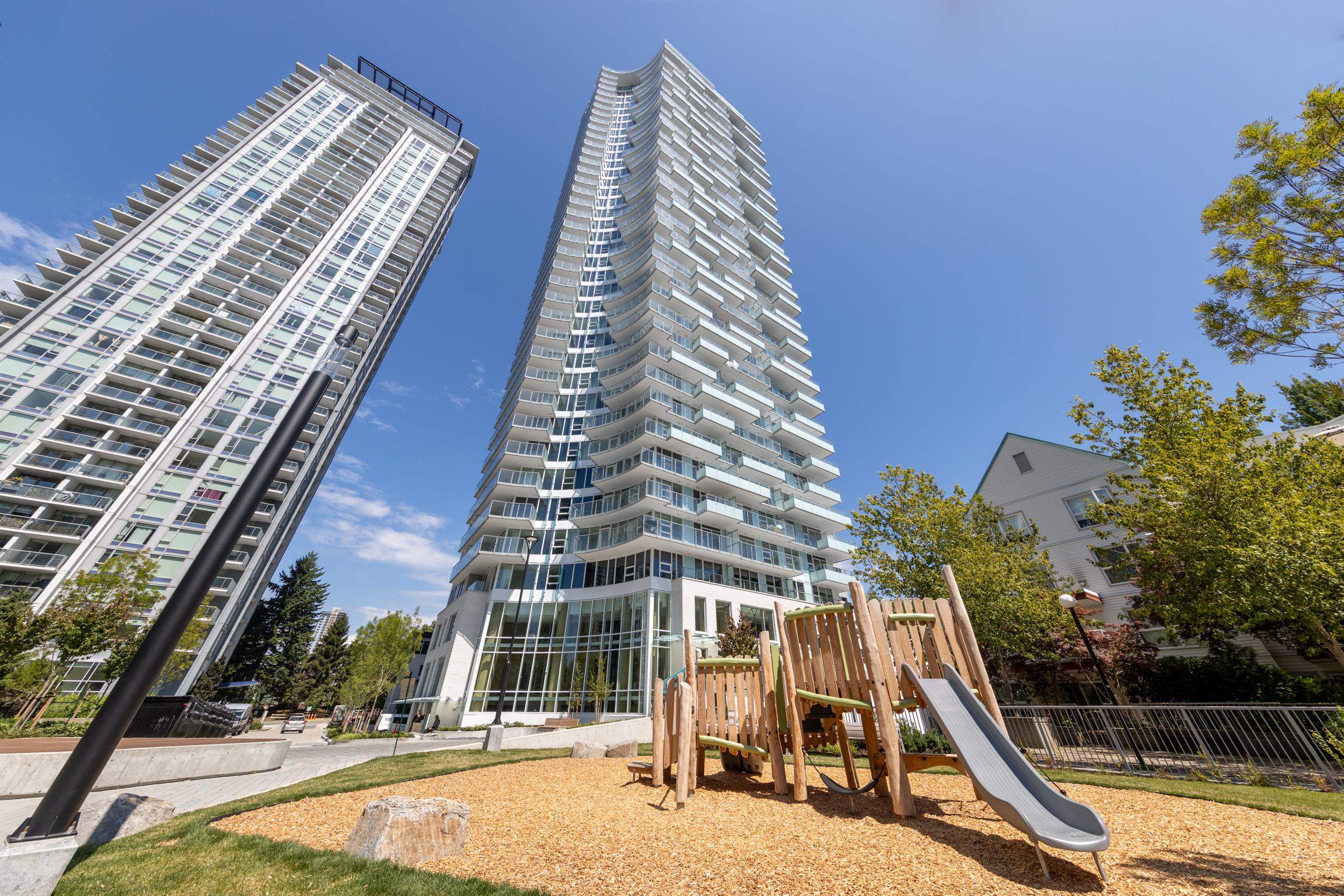 13768 100 Ave #2402, Surrey, BC V3T 0V2