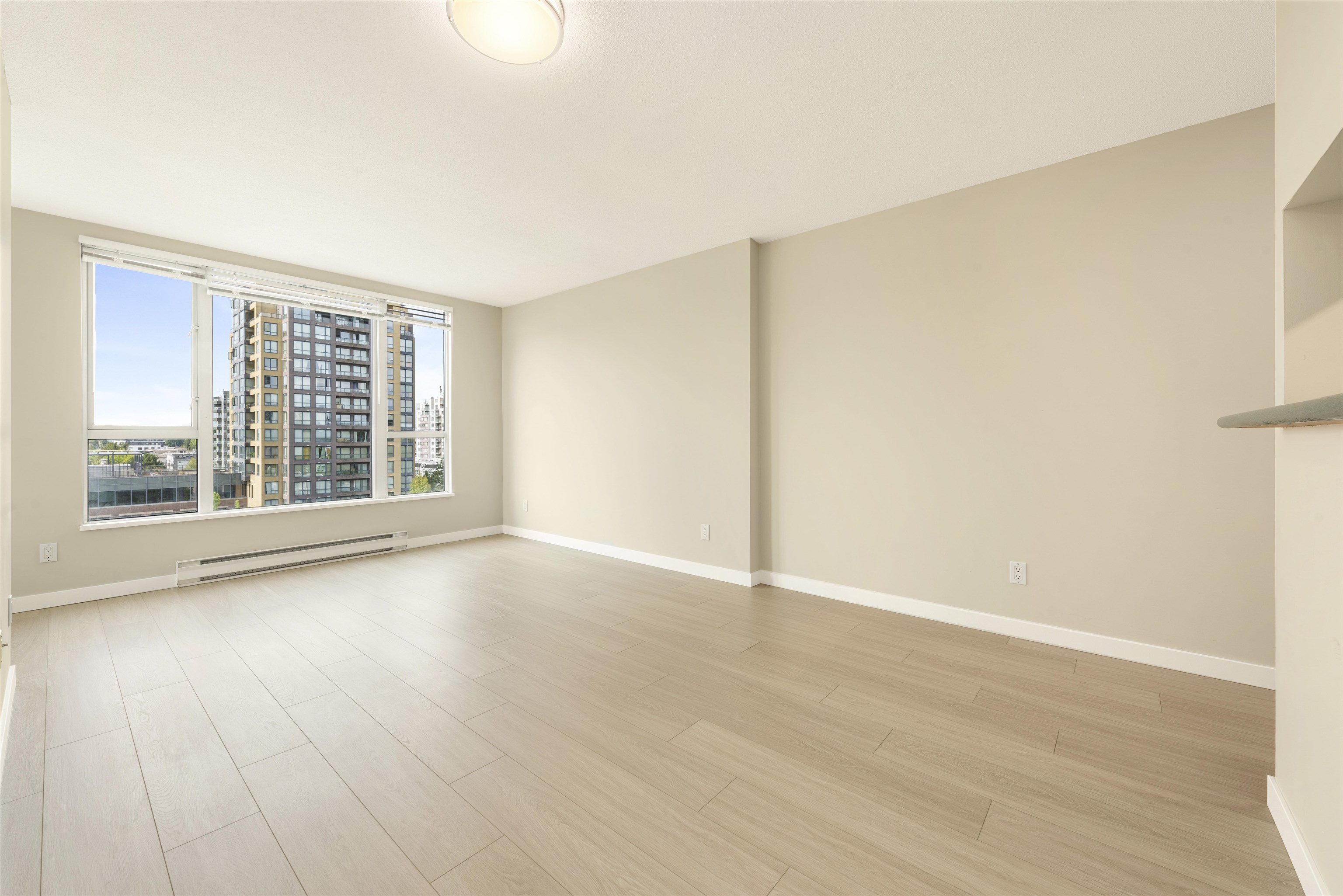 5189 Gaston Street #905, Vancouver, BC V5R 6C7