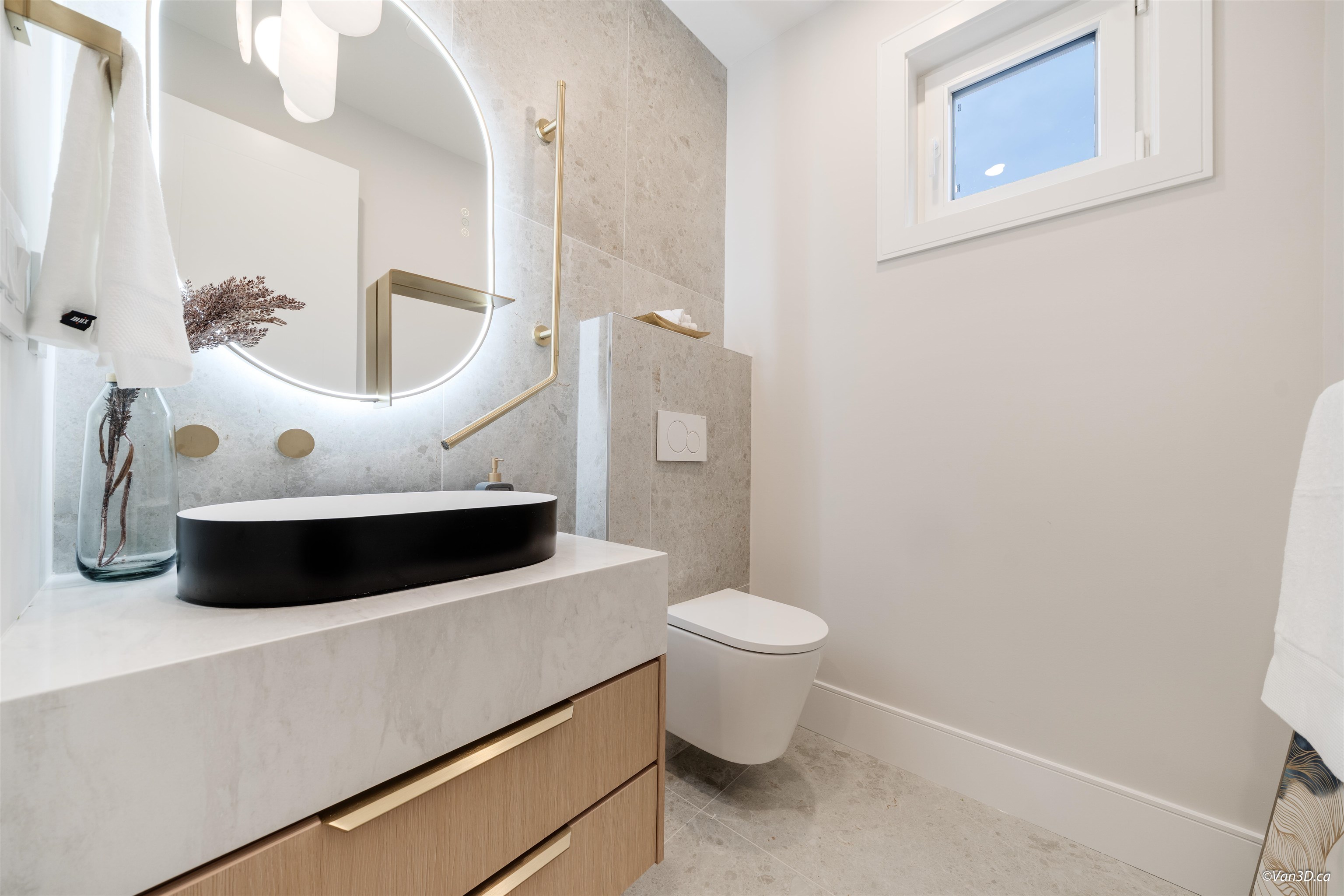 971 Adderley Street, North Vancouver, BC V7L 1T2