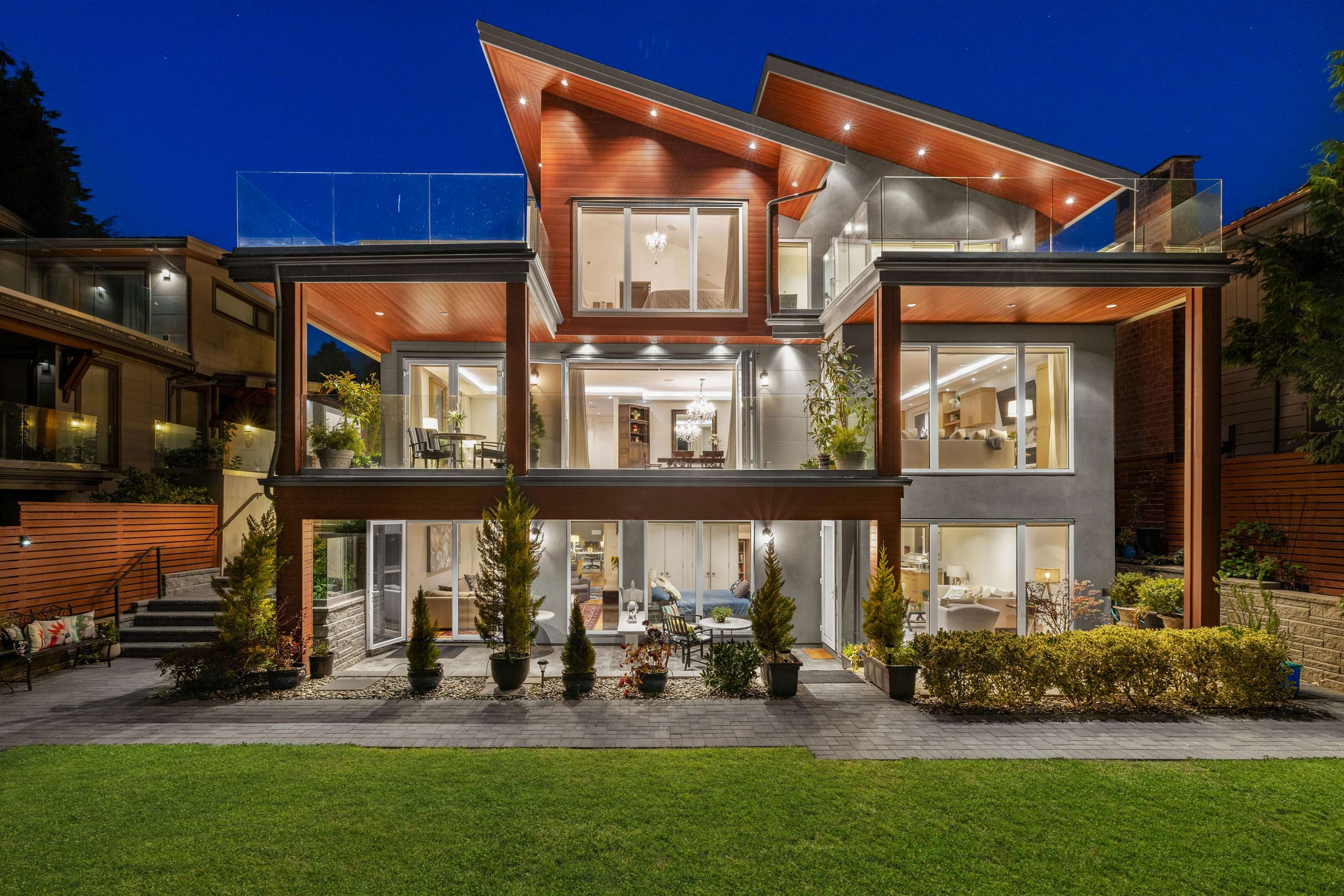 2449 Kings Avenue, West Vancouver, BC V7V 2C5