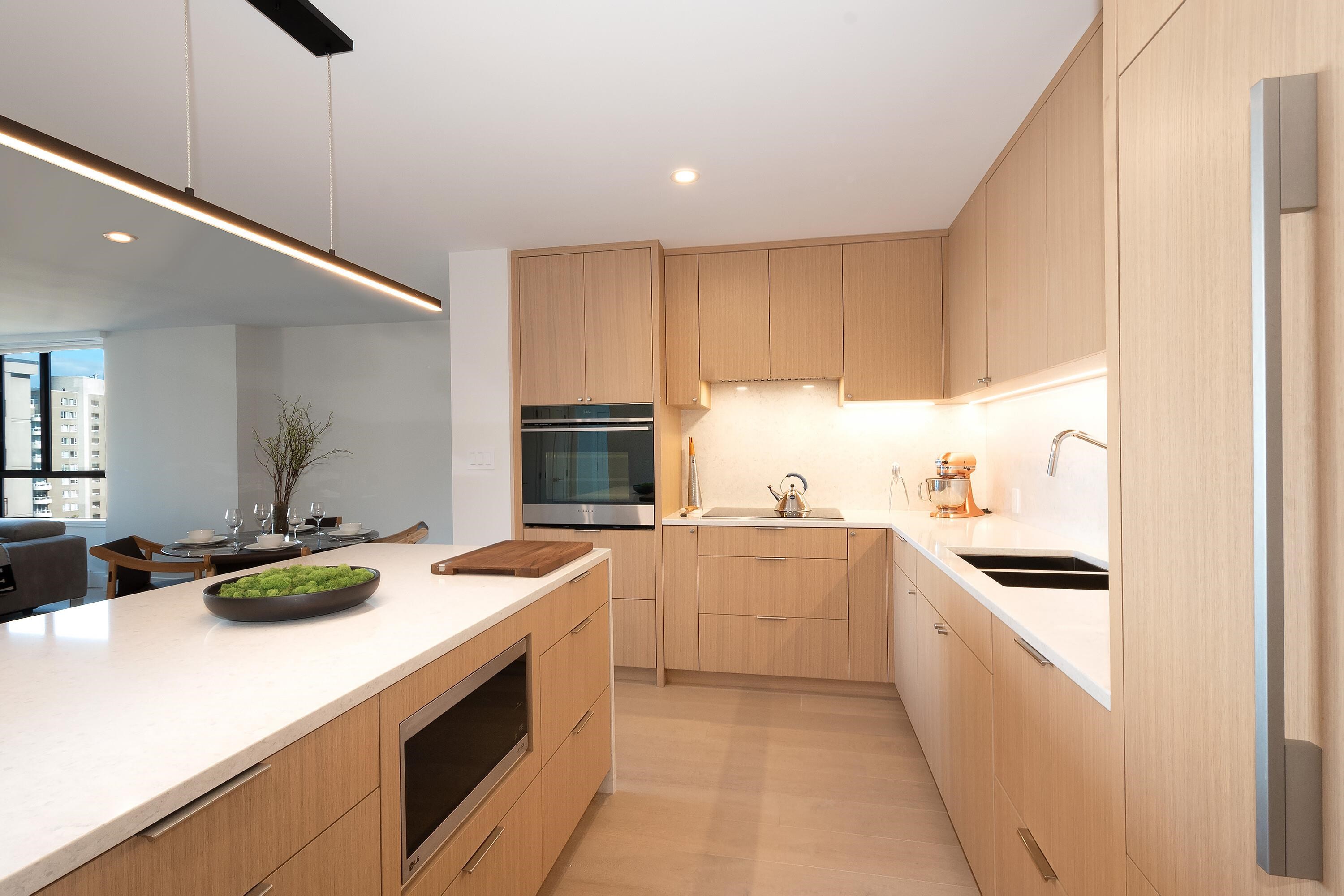 1860 Robson Street #902, Vancouver, BC V6G 3C1