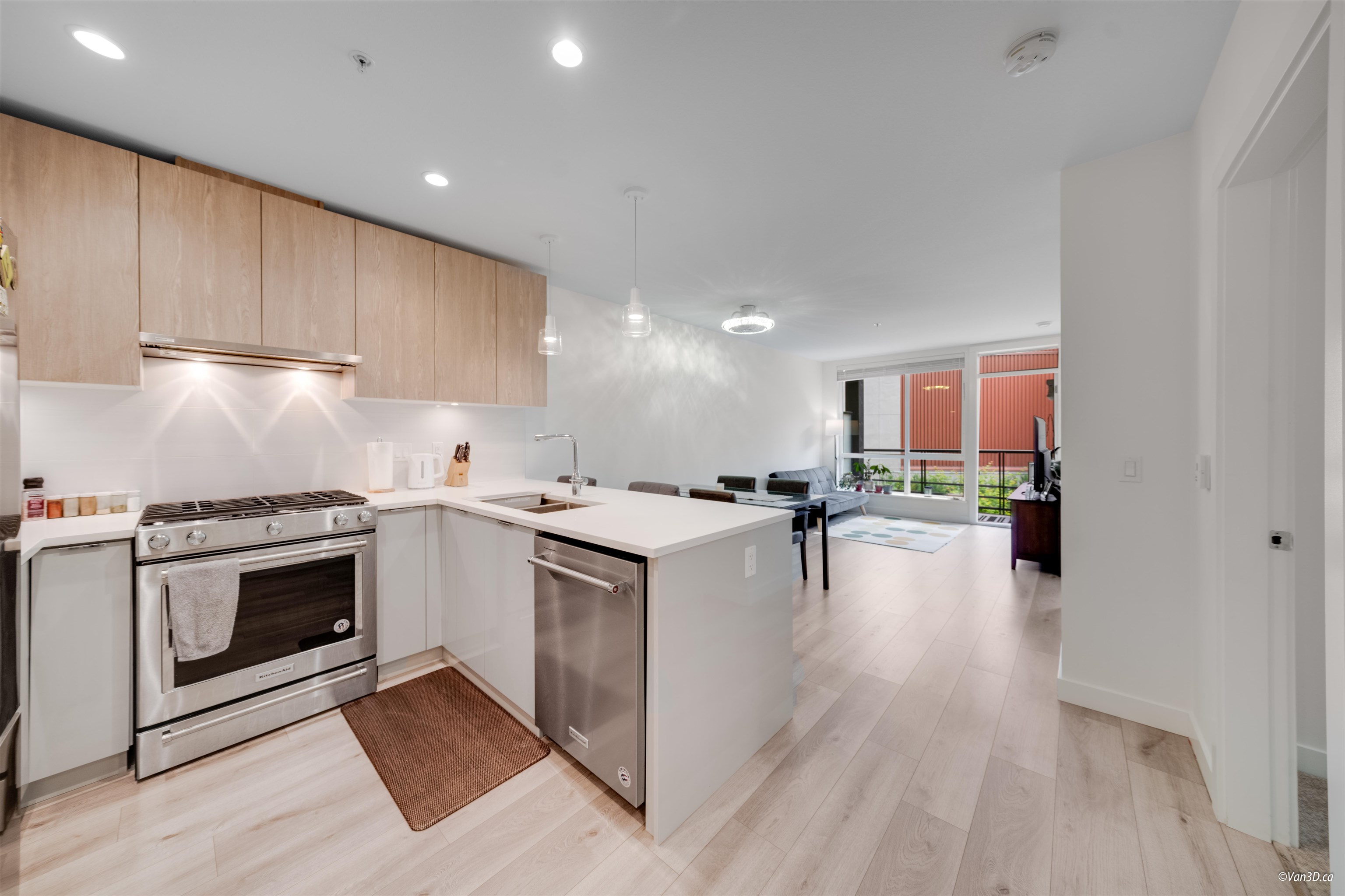 128 E 8th St #207, North Vancouver, BC V7L 0H2