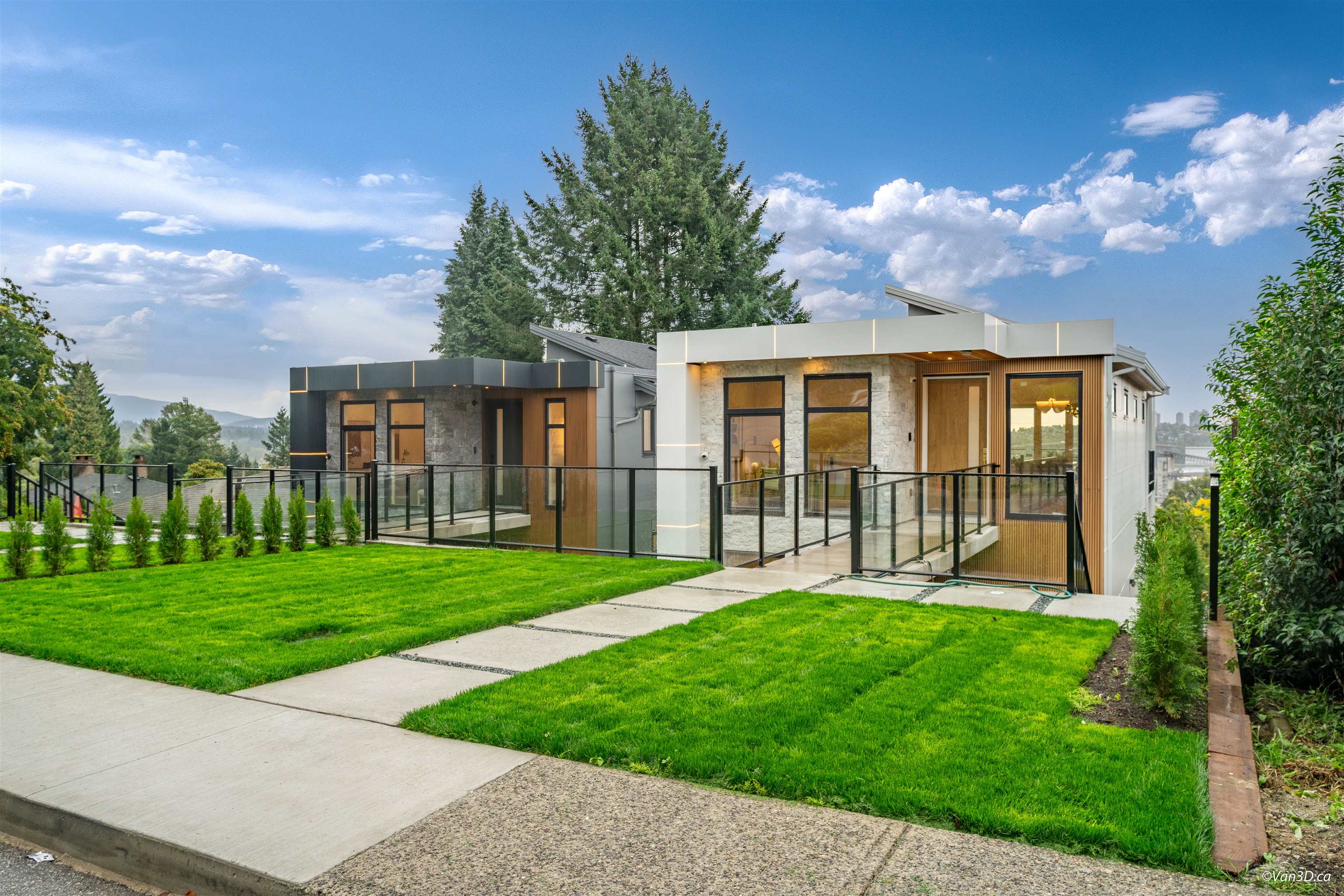 971 Adderley Street, North Vancouver, BC V7L 1T2