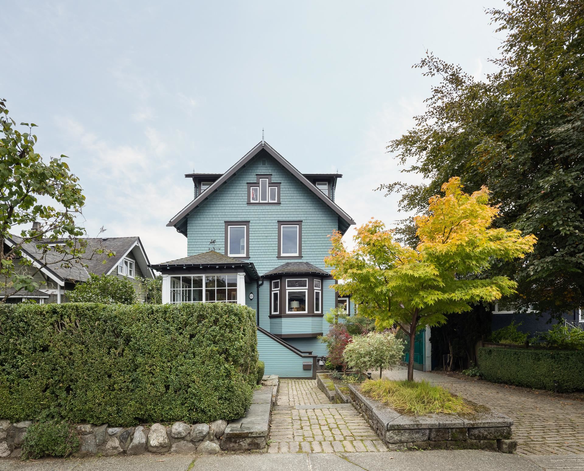 529 11th Street East, North Vancouver, BC V7L 2H4