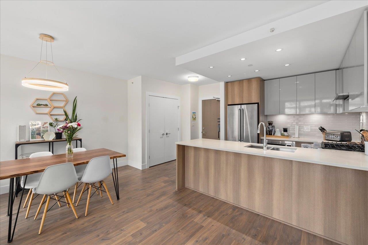 258 Nelsons Court #607, New Westminster, BC V3L 0J9