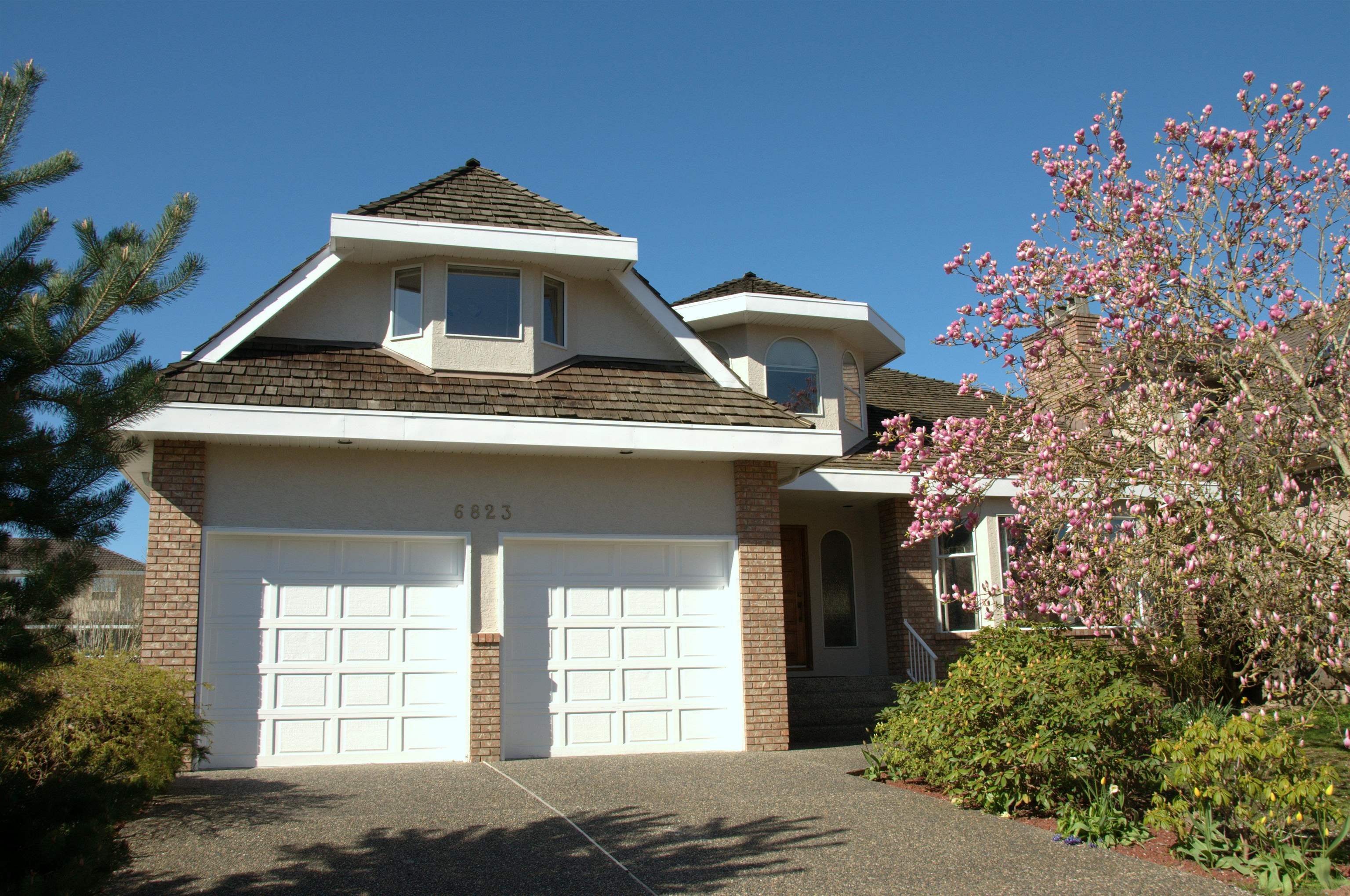 6823 Grant Place, Burnaby, BC V5B 4X4