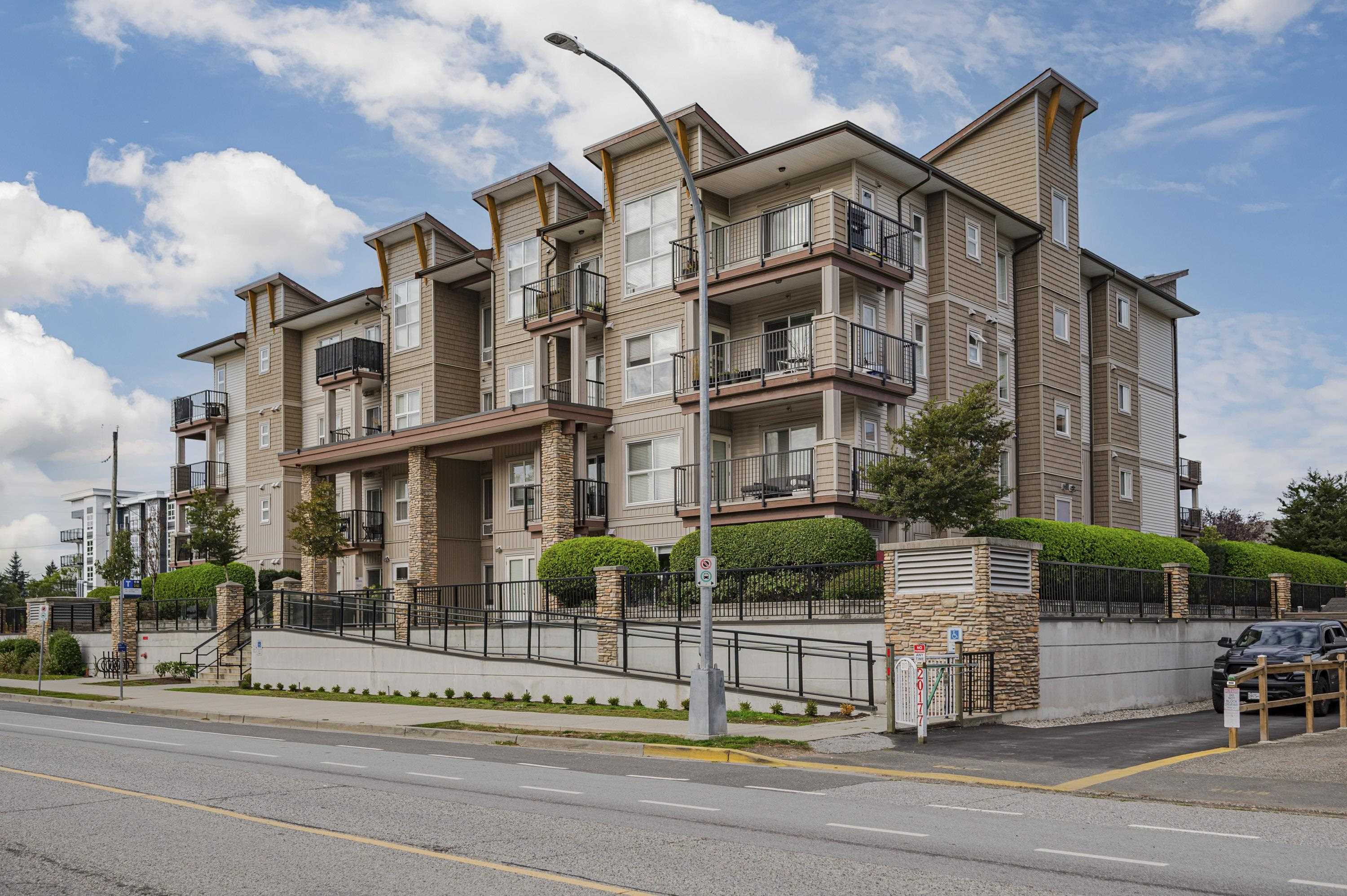 20175 53 Avenue #111, Langley, BC V3A 3V2