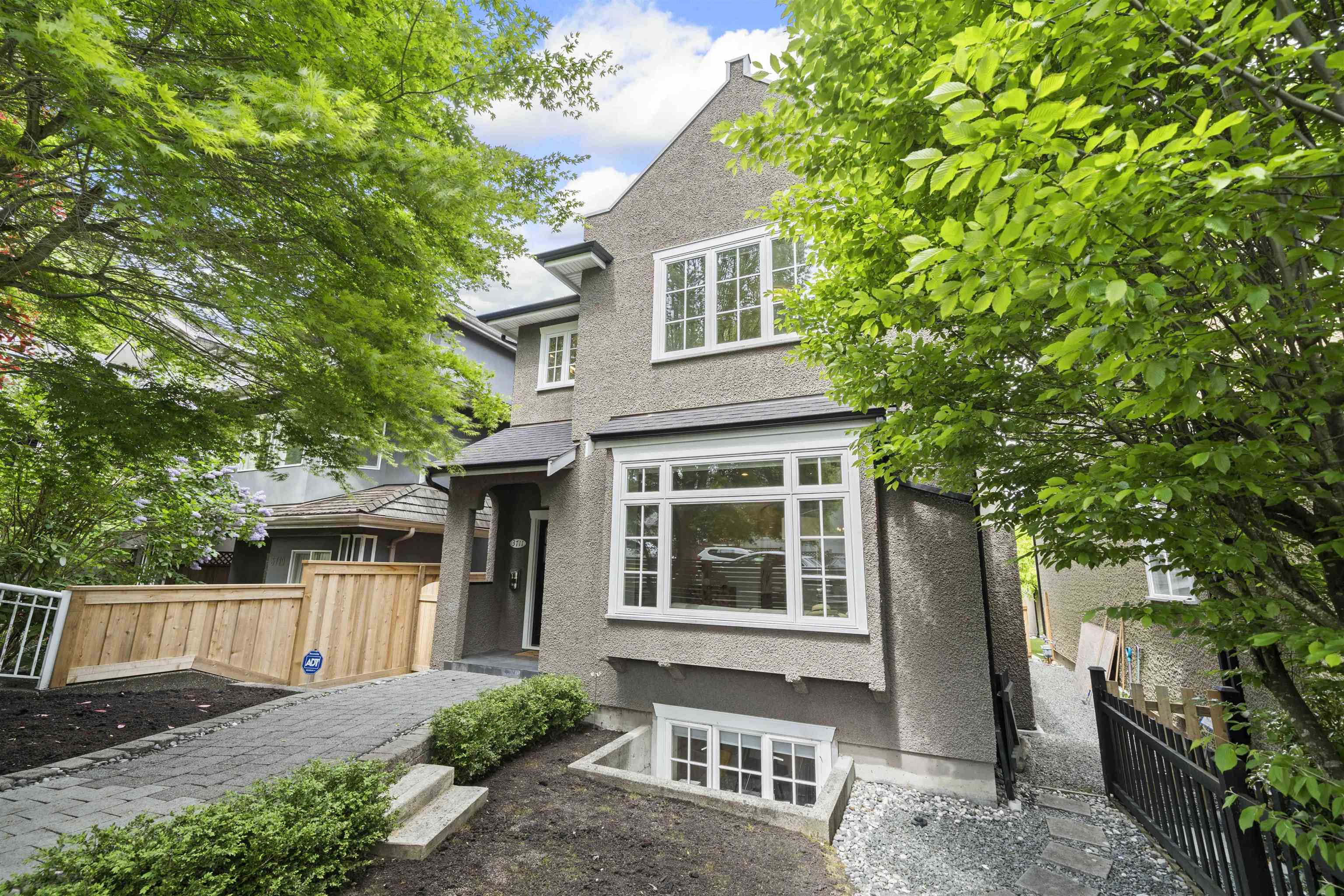 3711 West 11th Avenue, Vancouver, BC V6R 2K7