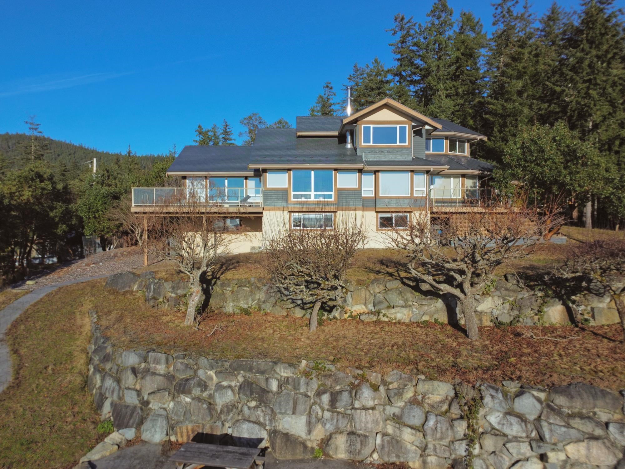 10339 Sunshine Coast Hwy, Halfmoon Bay, BC V7Z 1B7
