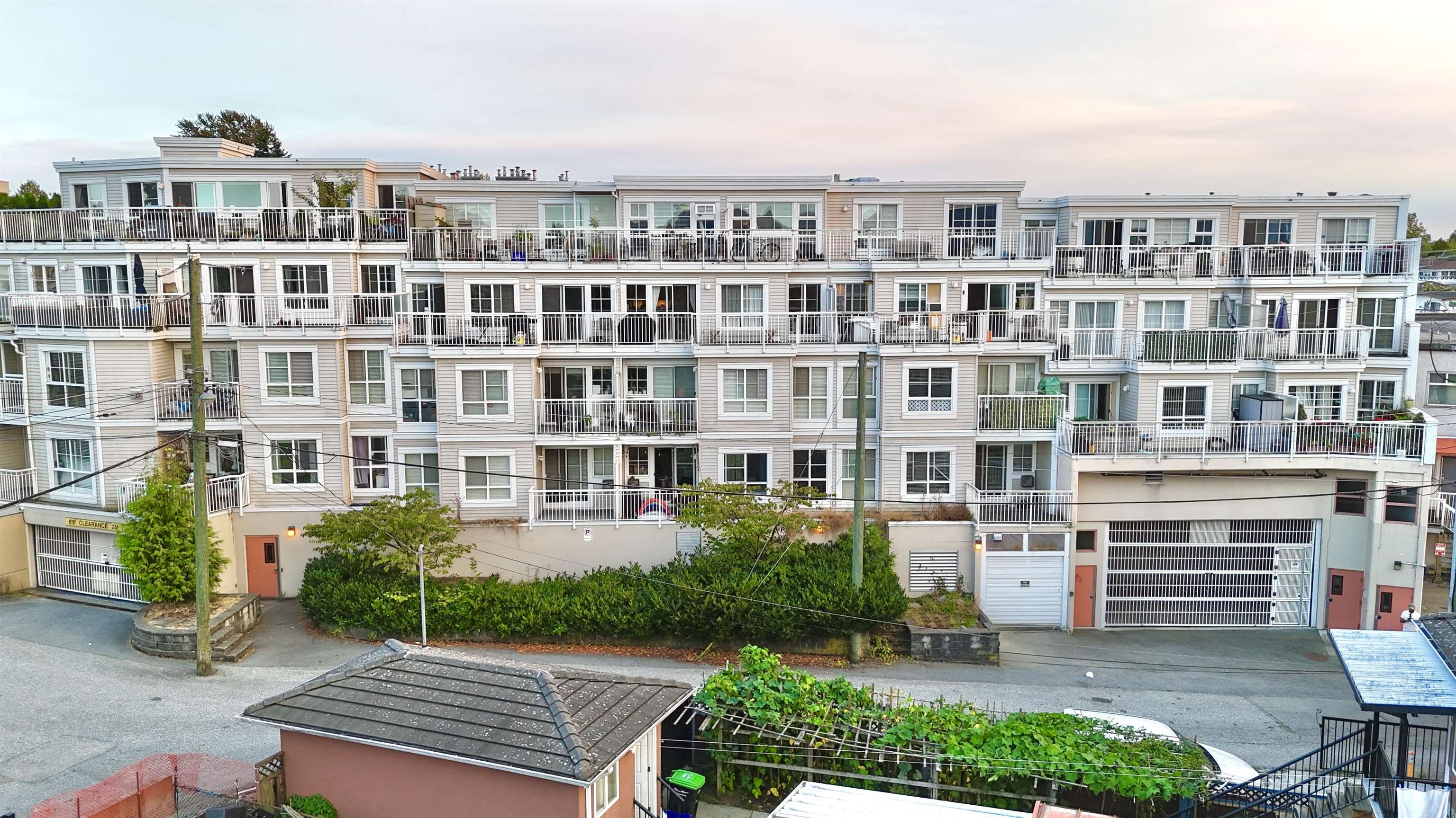 2973 Kingsway #102, Vancouver, BC V5R 5J4