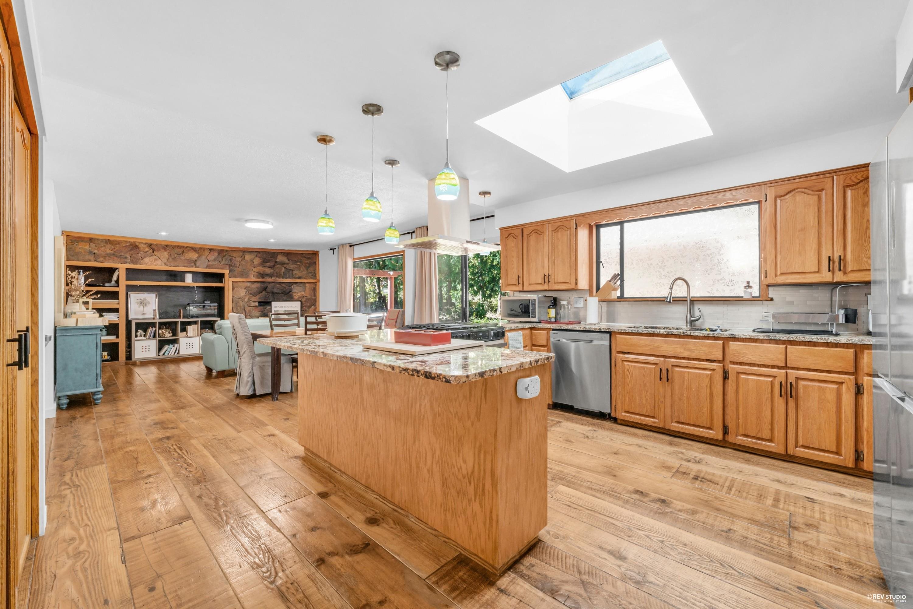 12643 Garibaldi Street, Maple Ridge, BC V2W 1N5