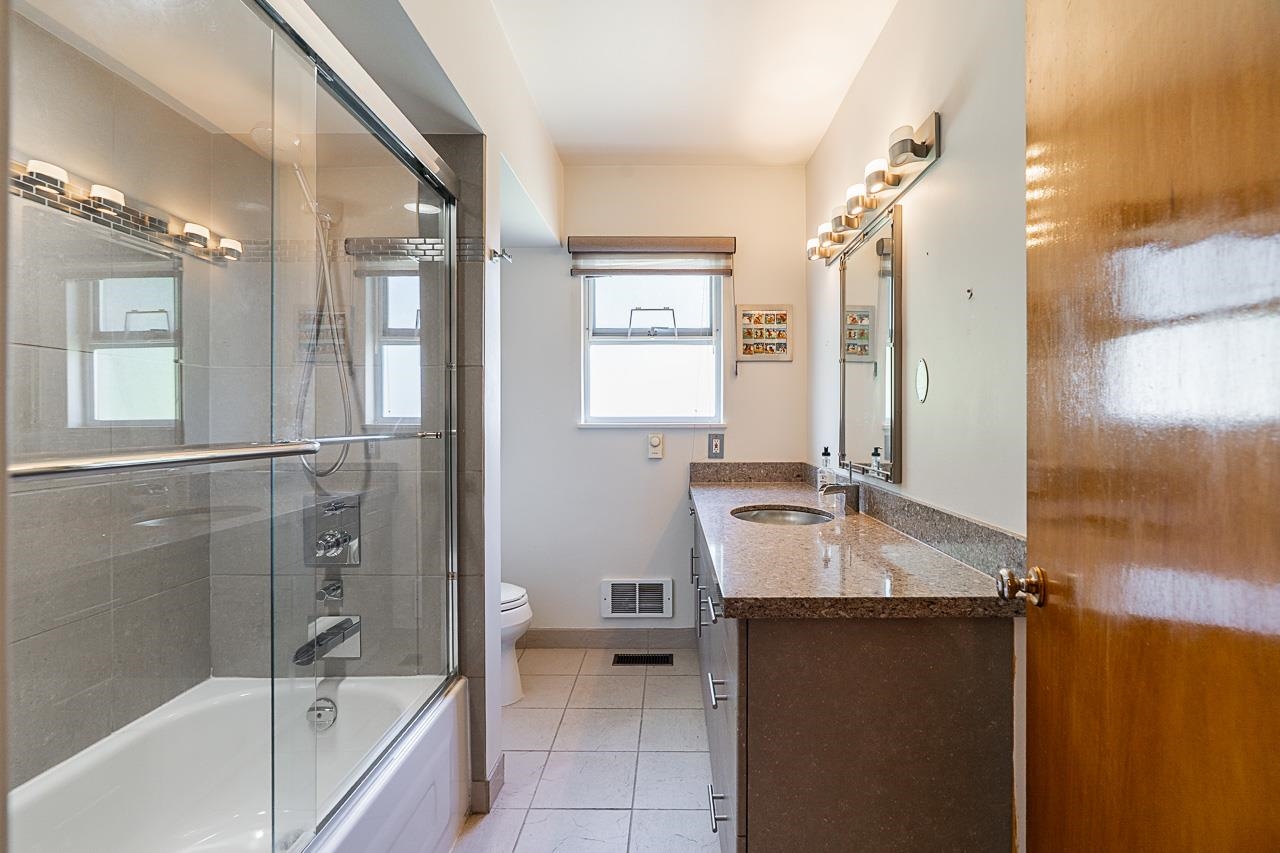 6637 Ash Street, Vancouver, BC V6P 3K3