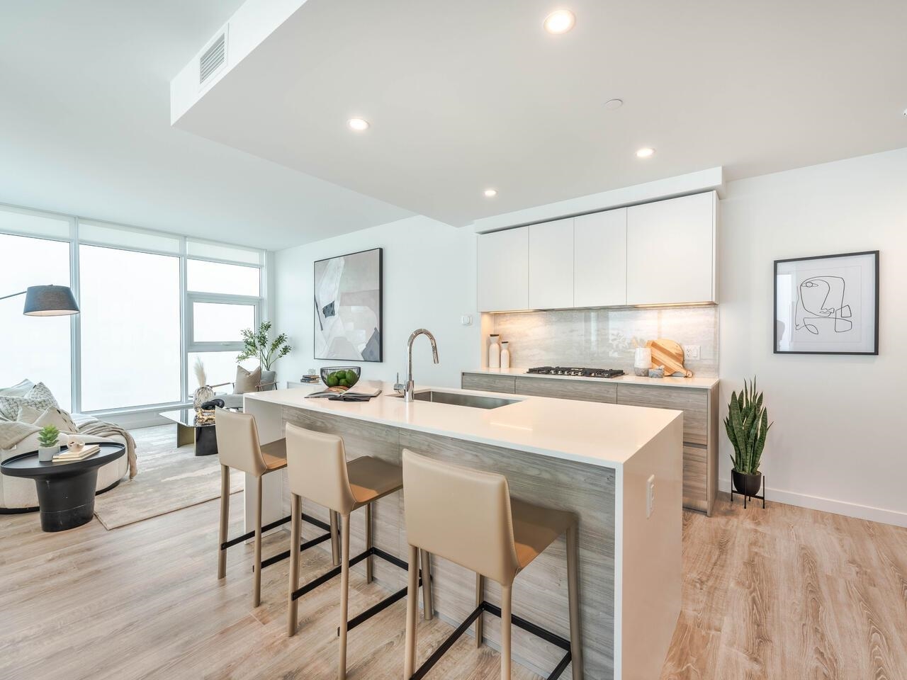 680 Quayside Dr #3004, New Westminster, BC V3M 0P2