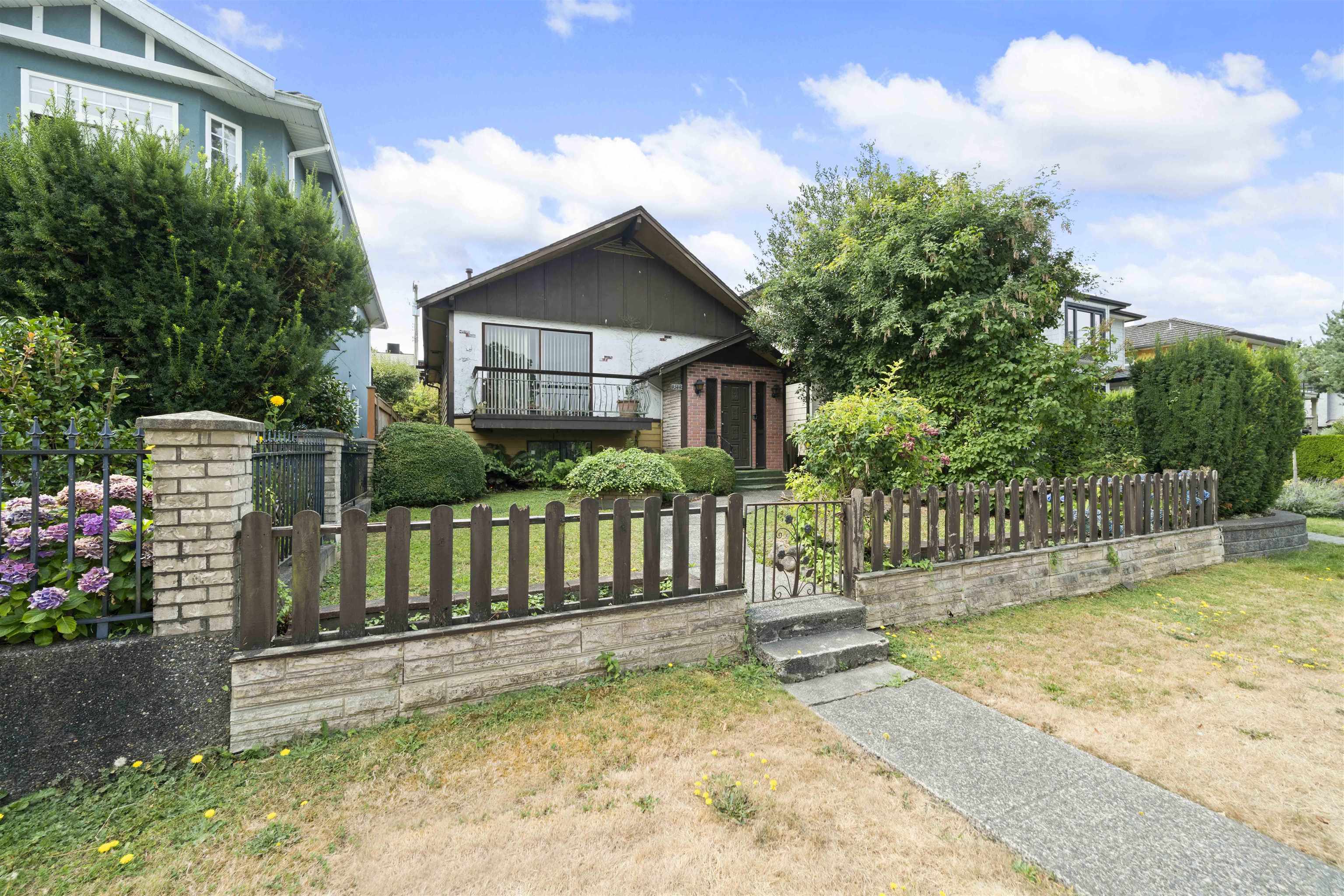 4544 Albert Street, Burnaby, BC V5C 2G5
