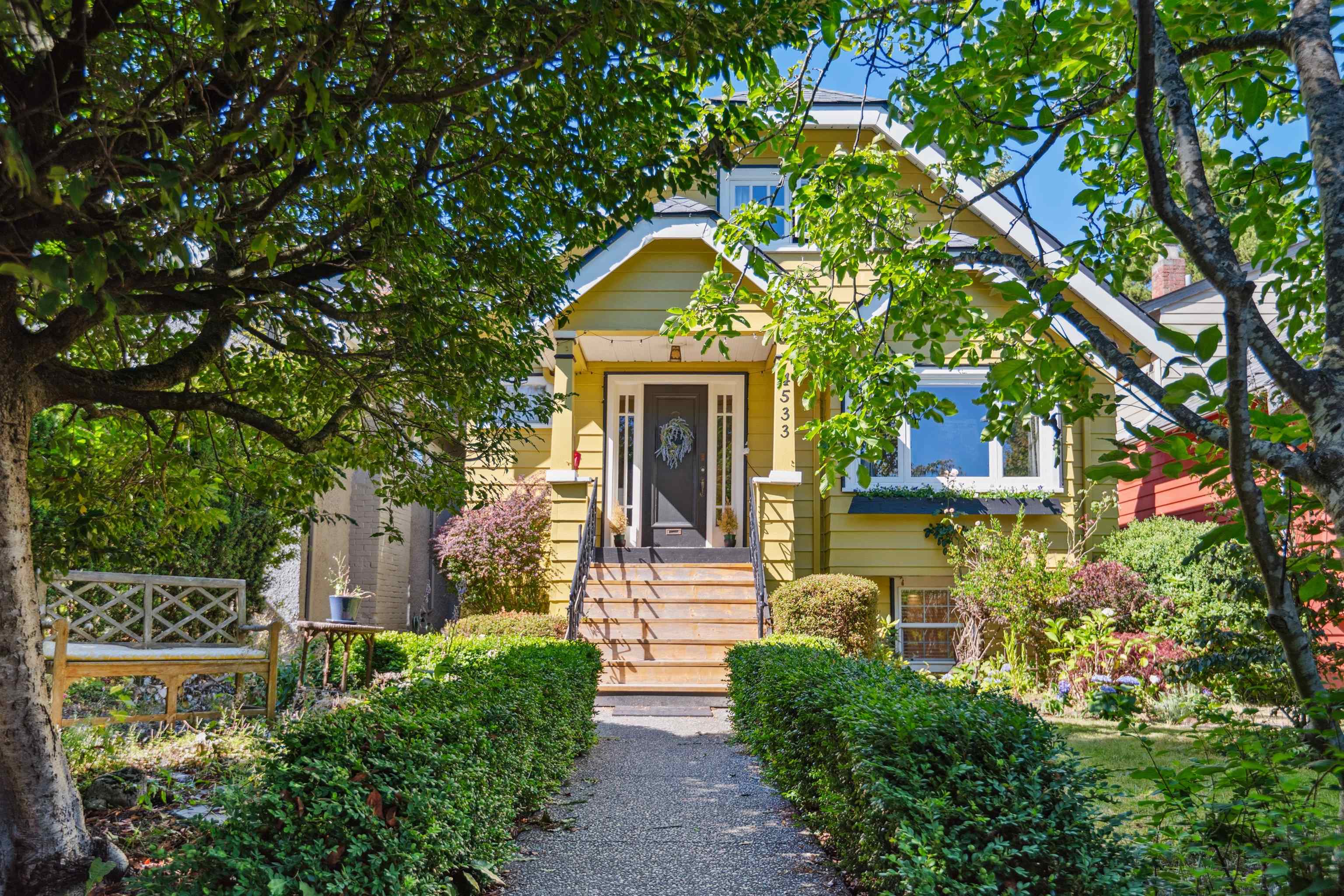 4533 West 8th Avenue, Vancouver, BC V6R 2A4