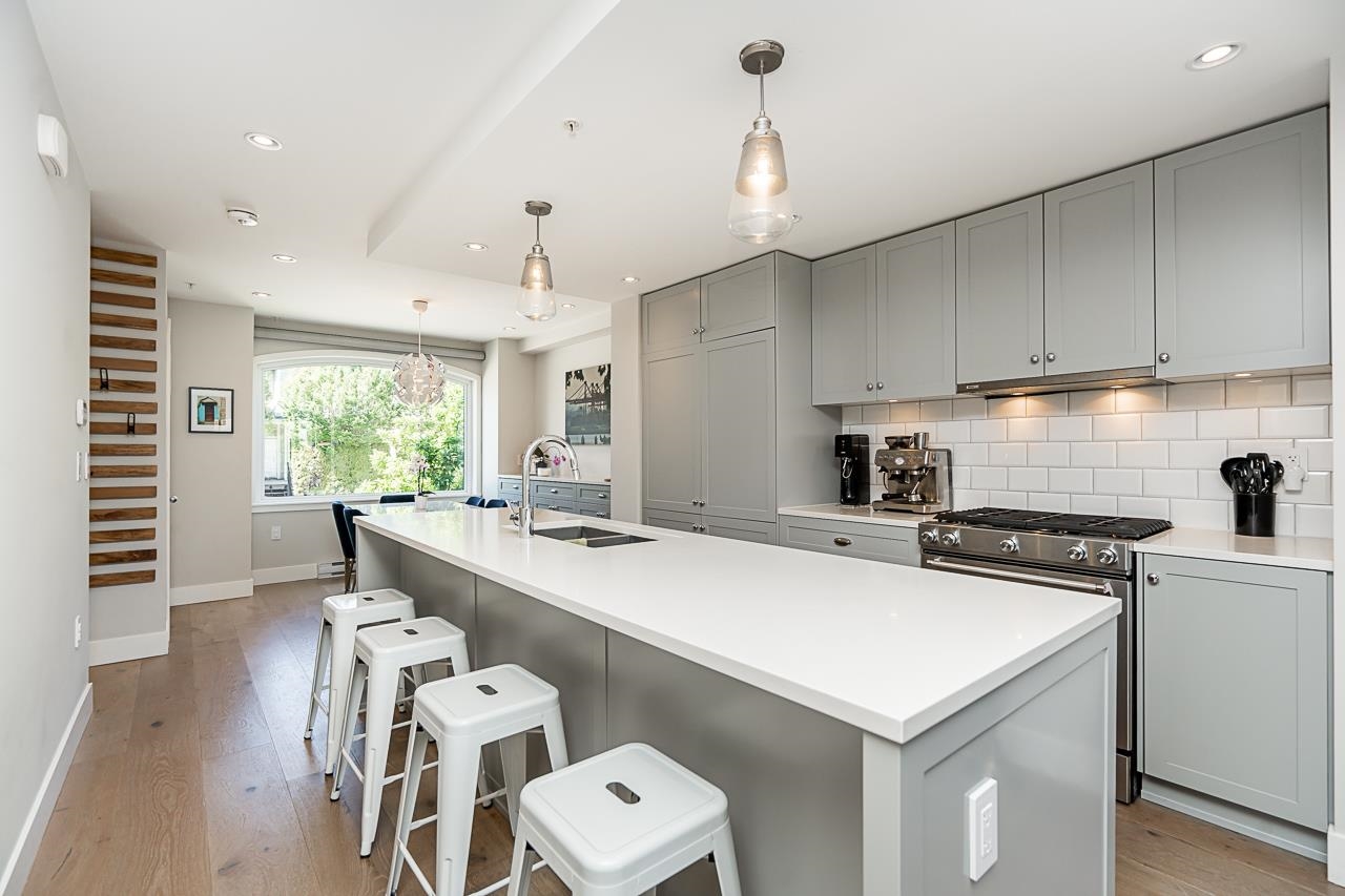 4320 Knight Street, Vancouver, BC V5N 3M5