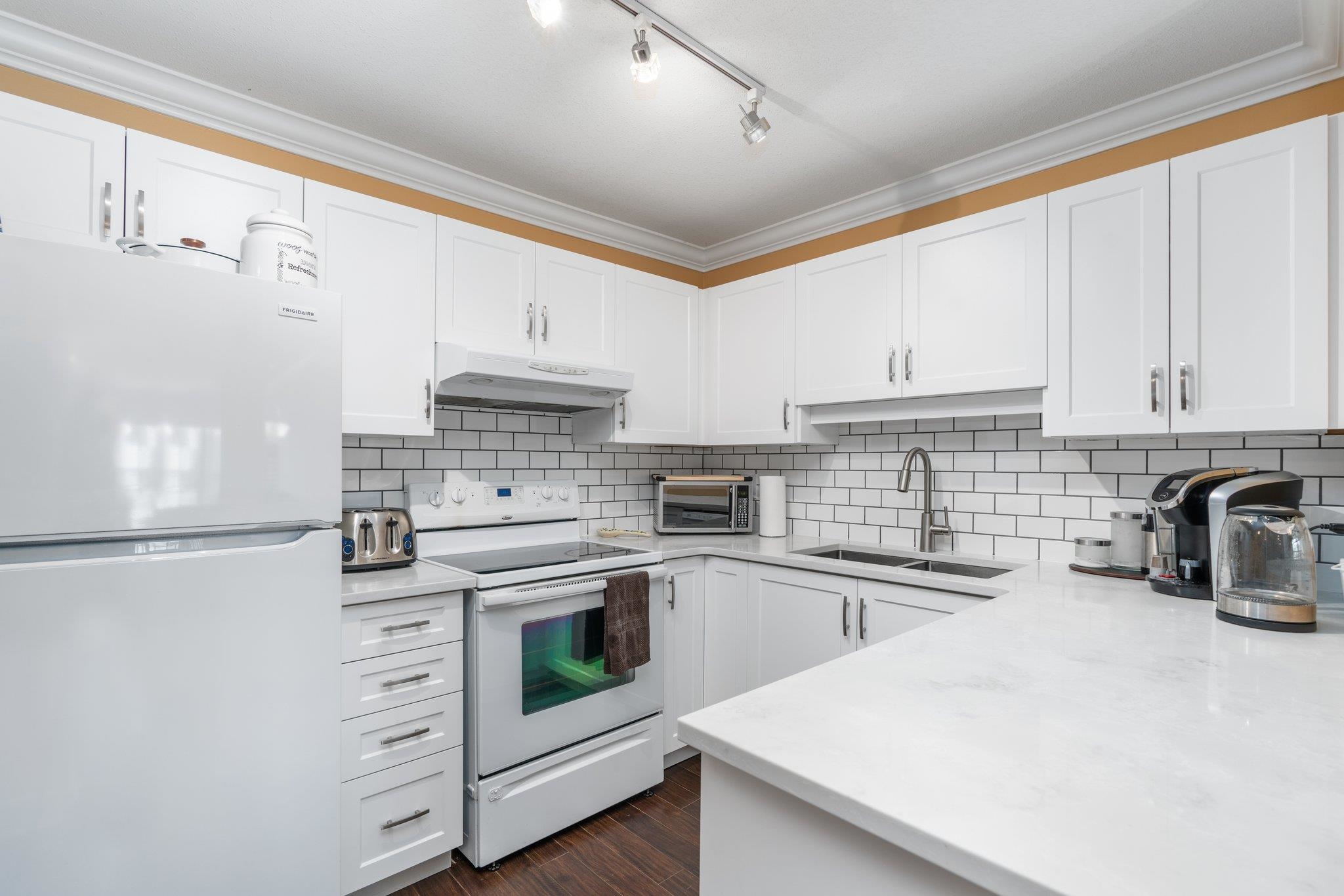 2962 Trethewey Street #402, Abbotsford, BC V2T 4M3