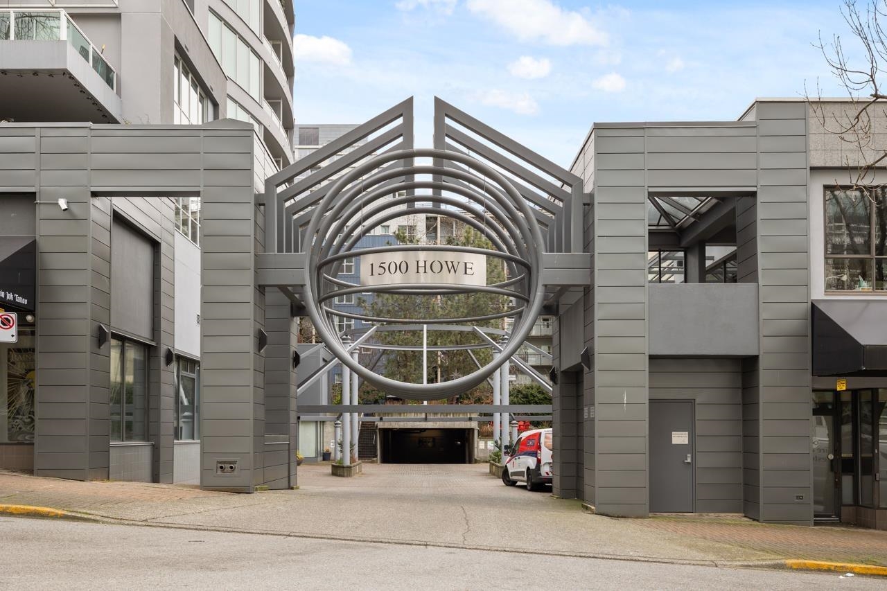 1500 Howe Street #1701, Vancouver, BC V6Z 2M8