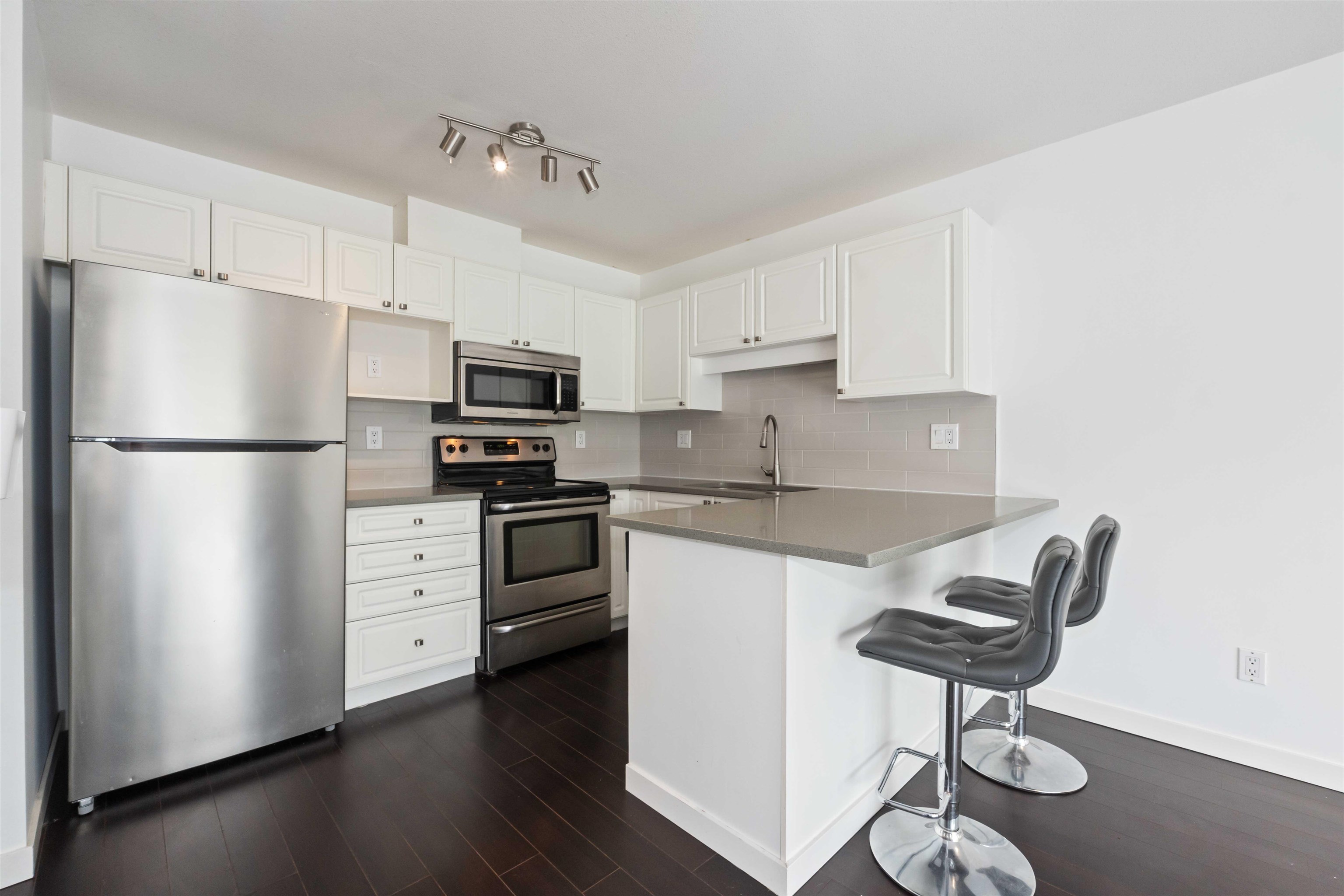 20245 53 Avenue #307, Langley, BC V3A 3V2