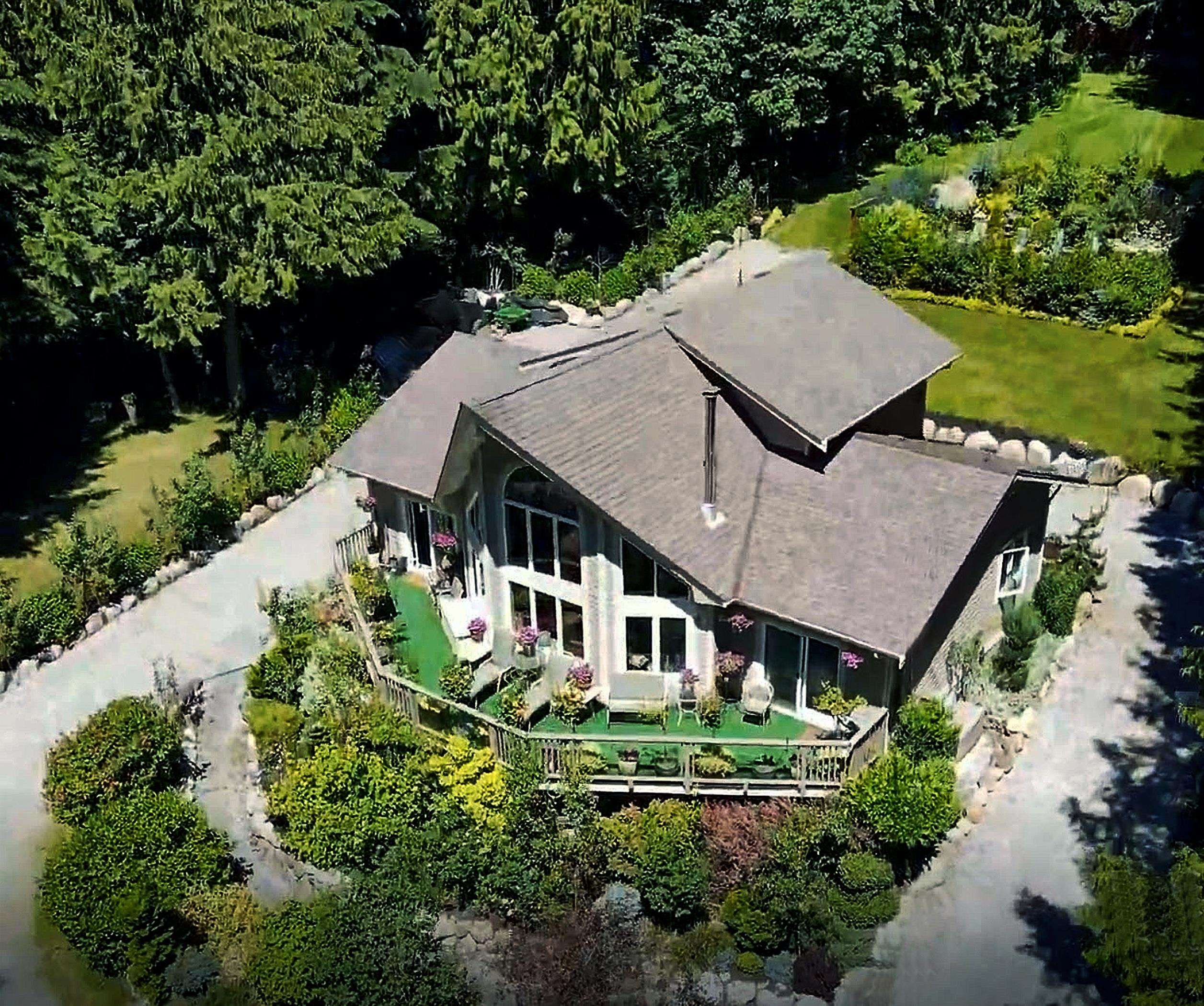 2596 Miles Rd, Roberts Creek, BC V0N 2W4