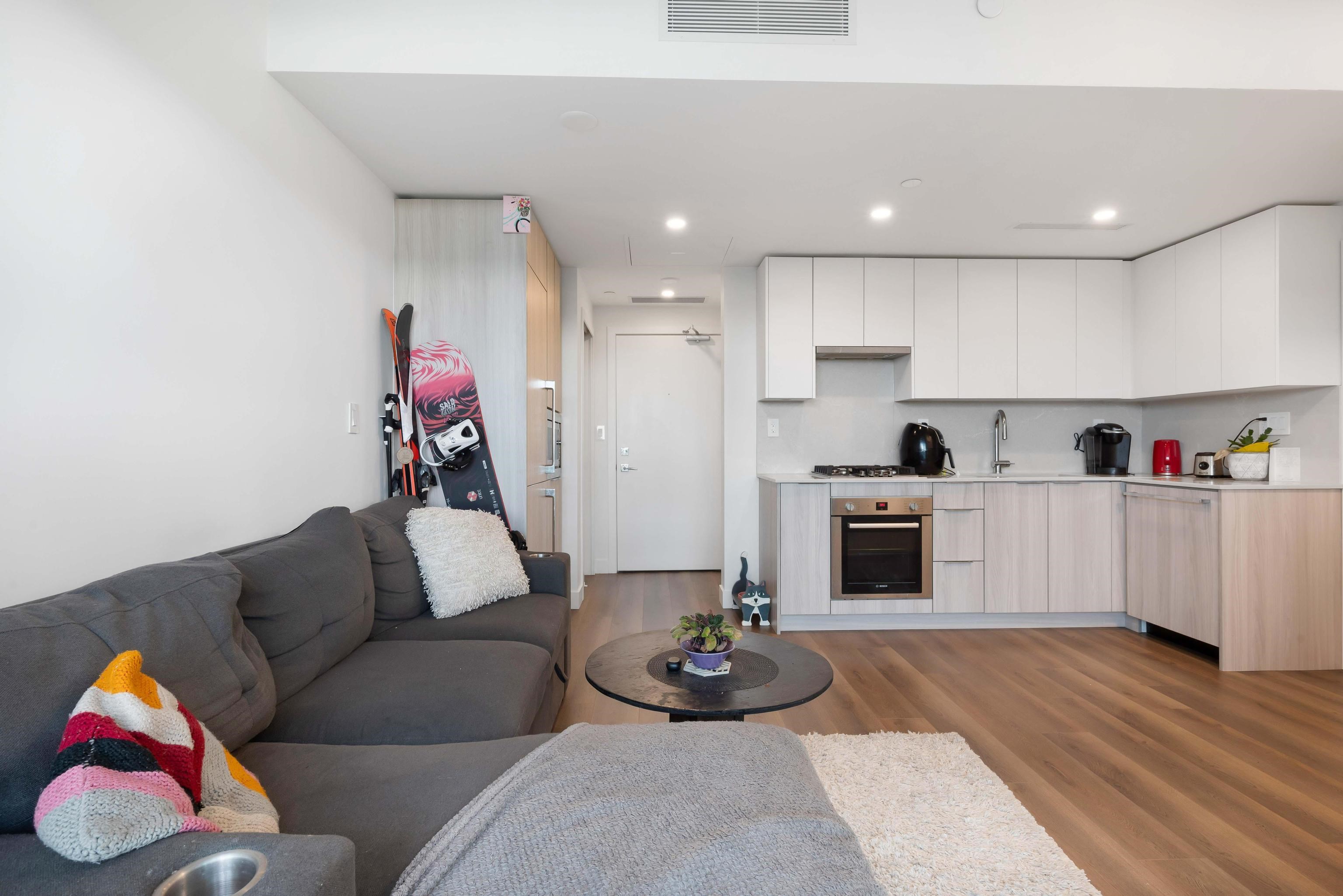 901 Lougheed Hwy #1405, Coquitlam, BC V3K 0J3