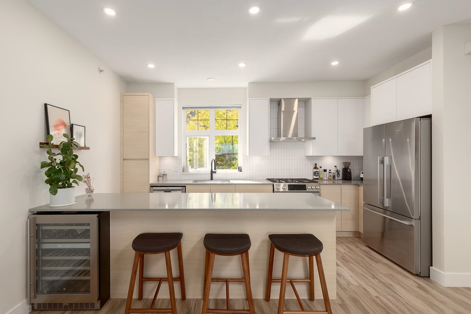 2272 Saint George Street, Vancouver, BC V5T 3R2