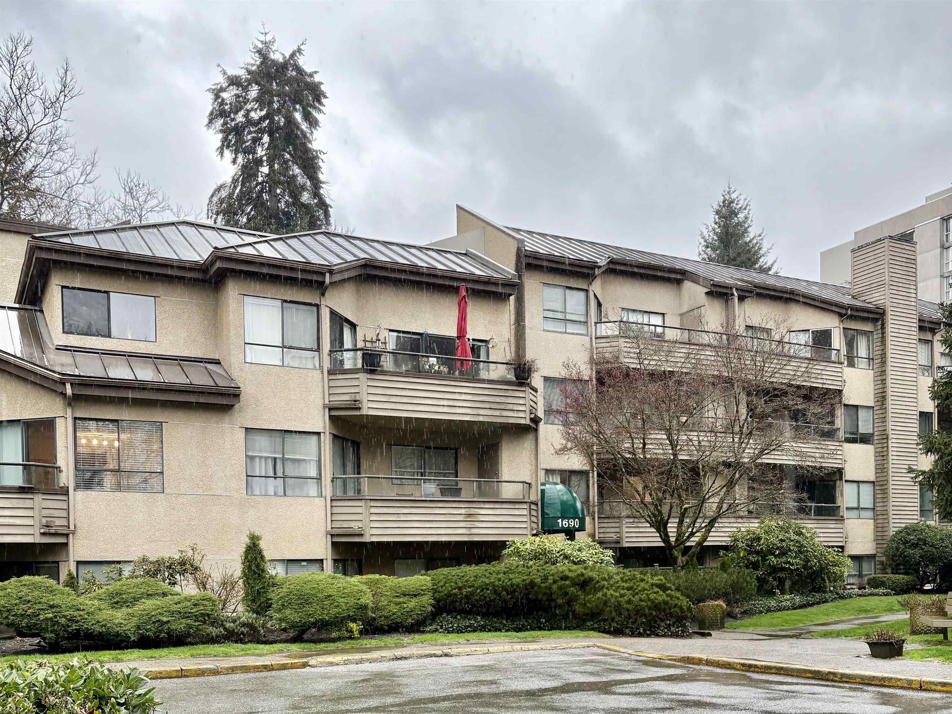 1690 Augusta Avenue #110, Burnaby, BC V5A 2V6