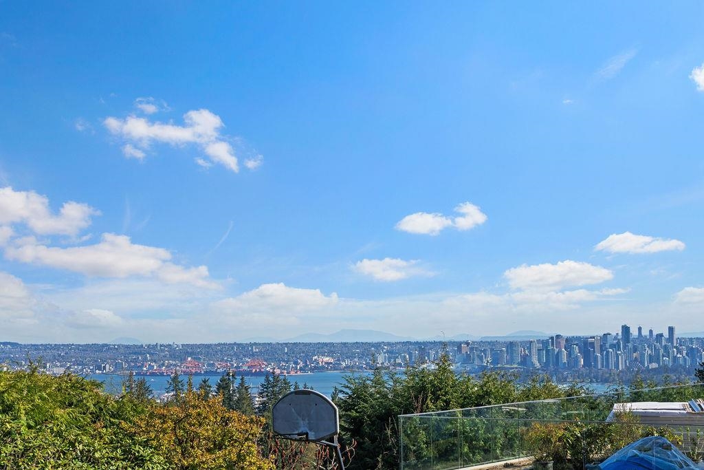 685 King Georges Way, West Vancouver, BC V7S 1S2