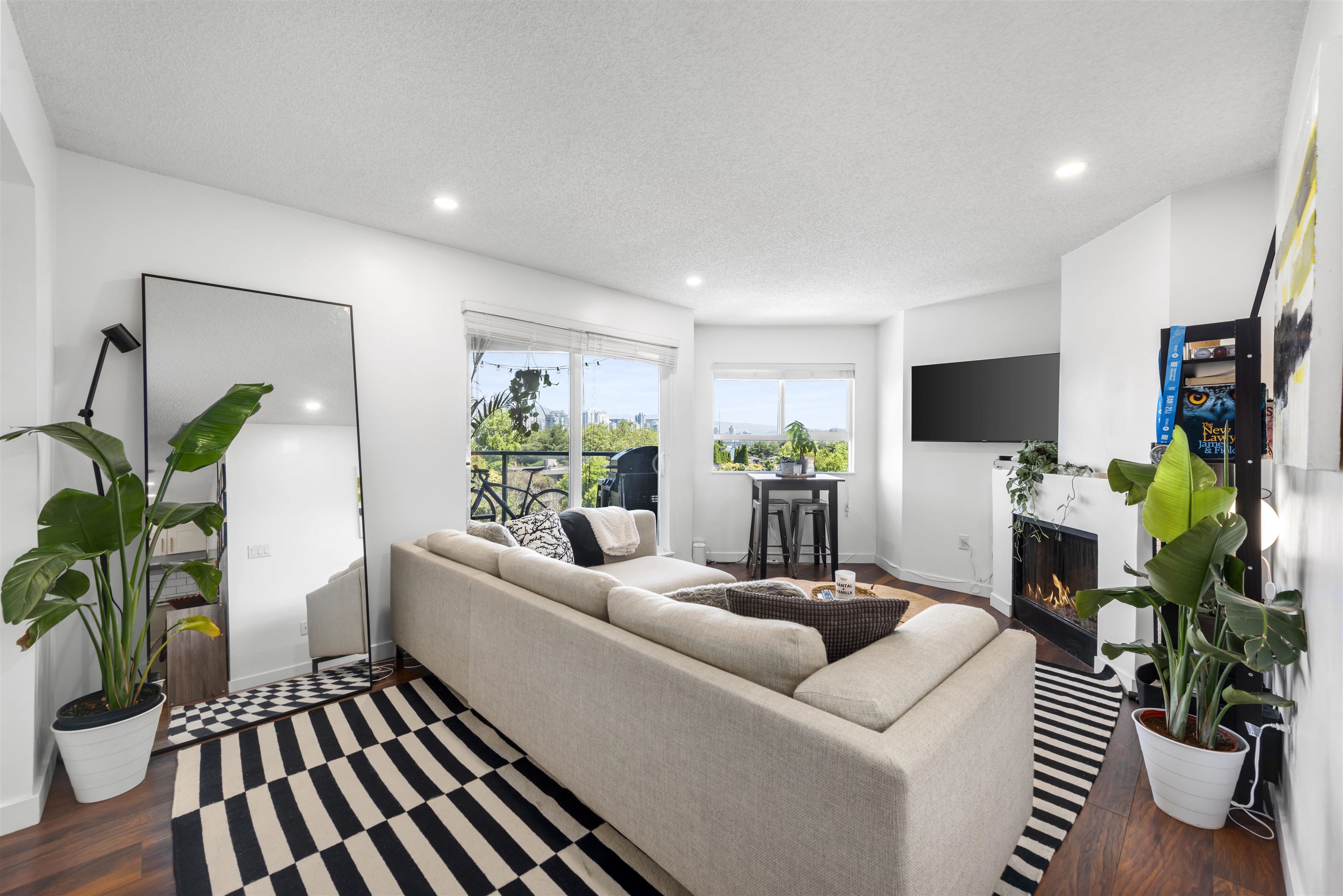 1365 West 4th Avenue #306, Vancouver, BC V6H 3Y8