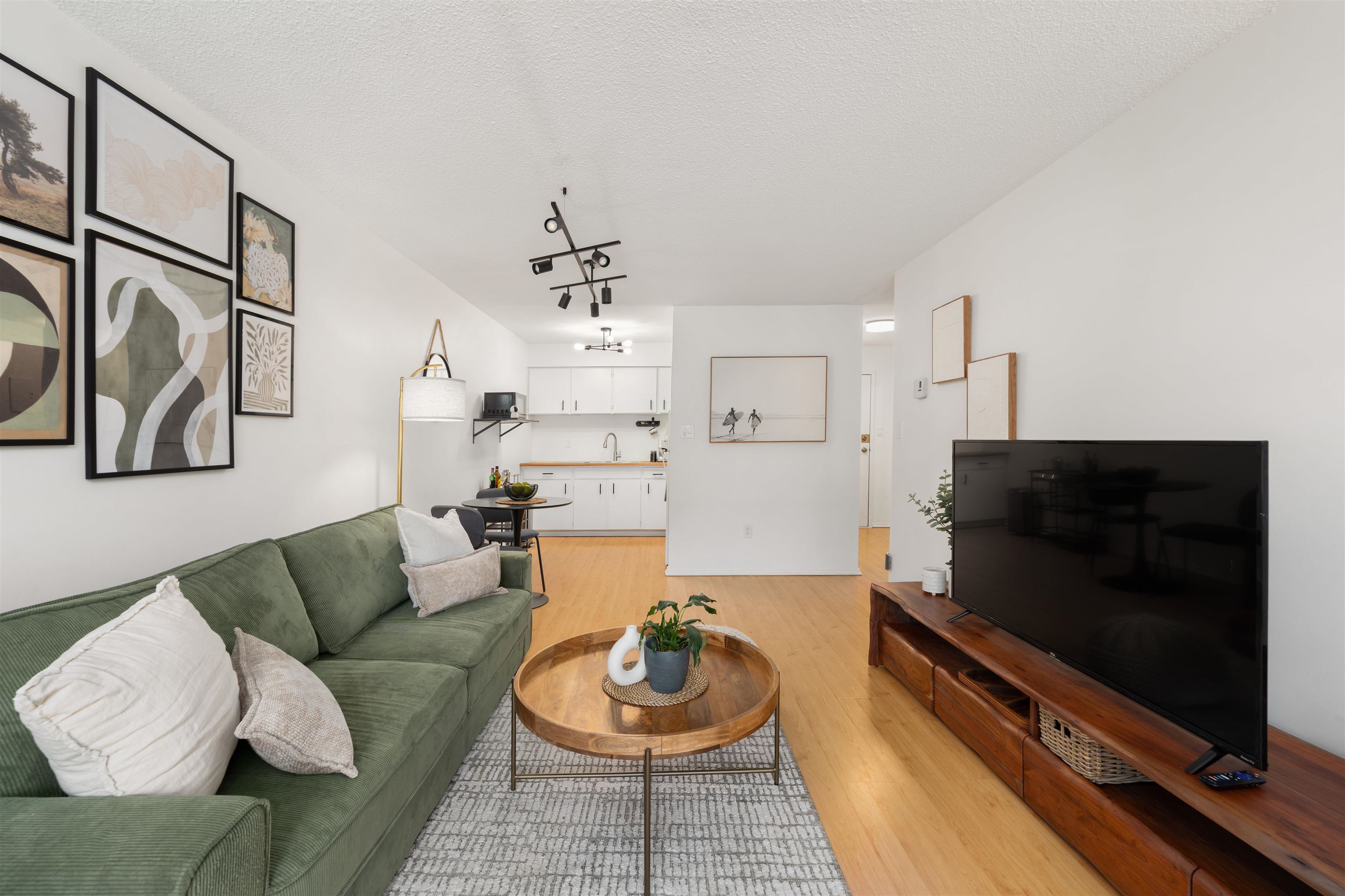 212 Forbes Avenue #304, North Vancouver, BC V7M 3E5