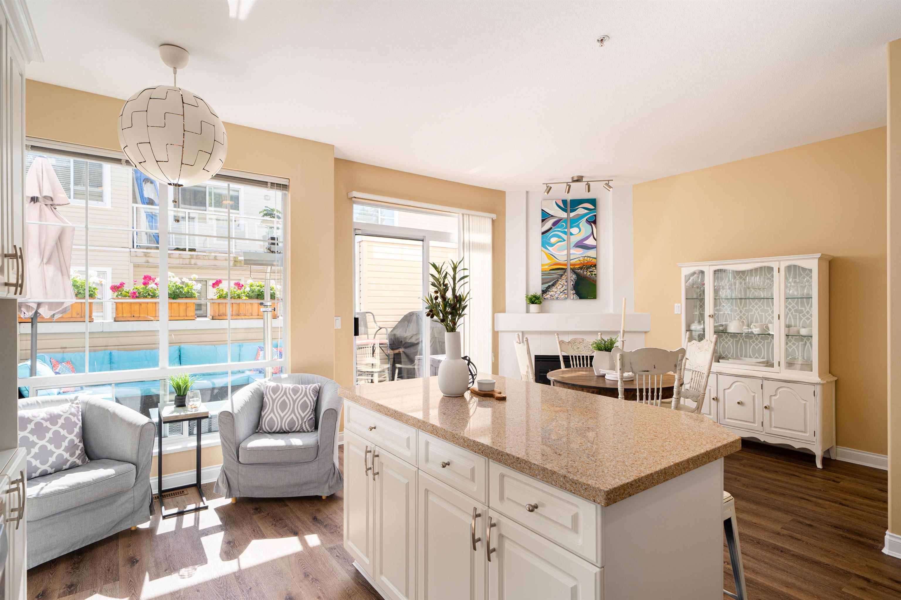 1159 Vidal Street, White Rock, BC V4B 3T4