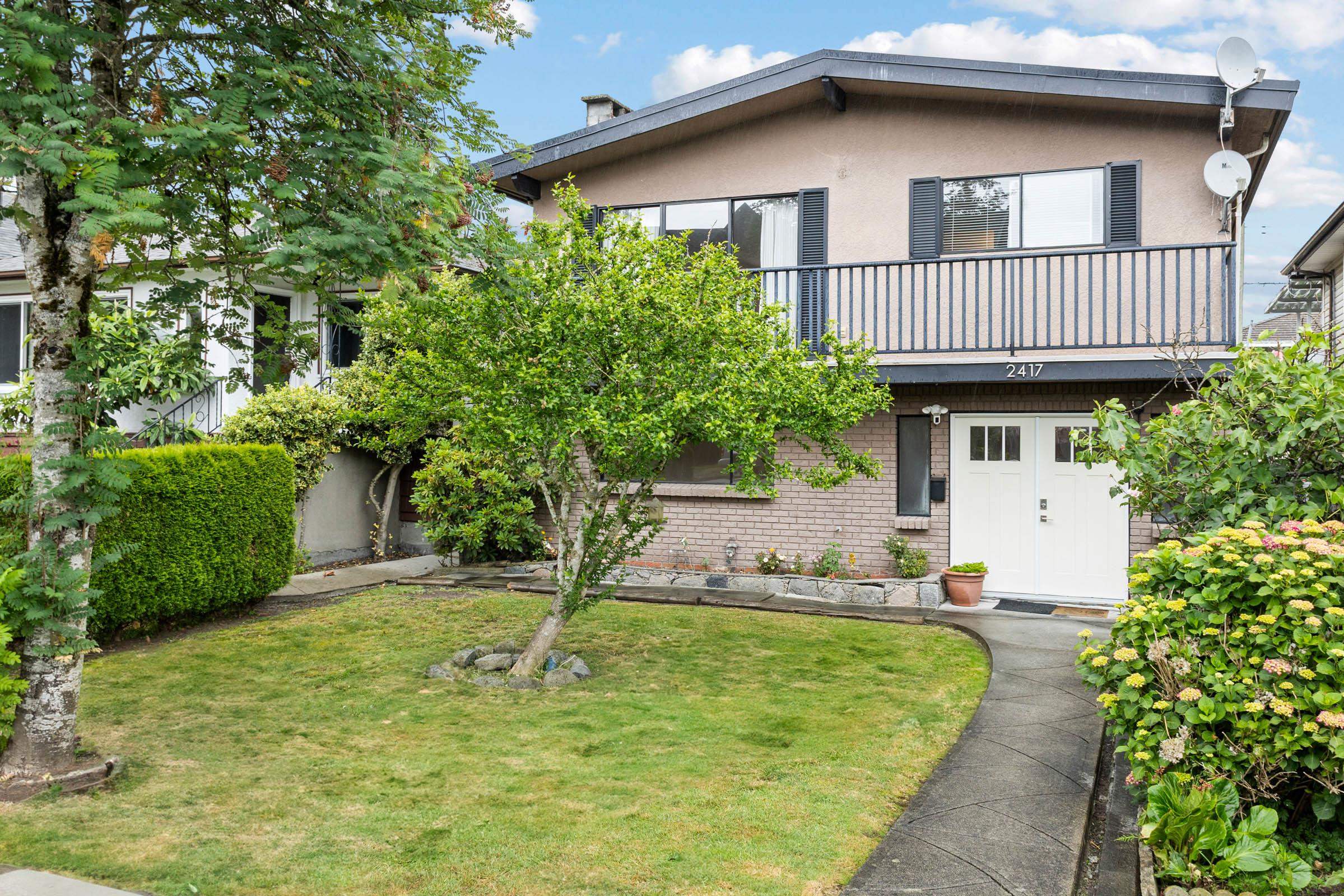 2417 Adanac Street, Vancouver, BC V5K 2M3