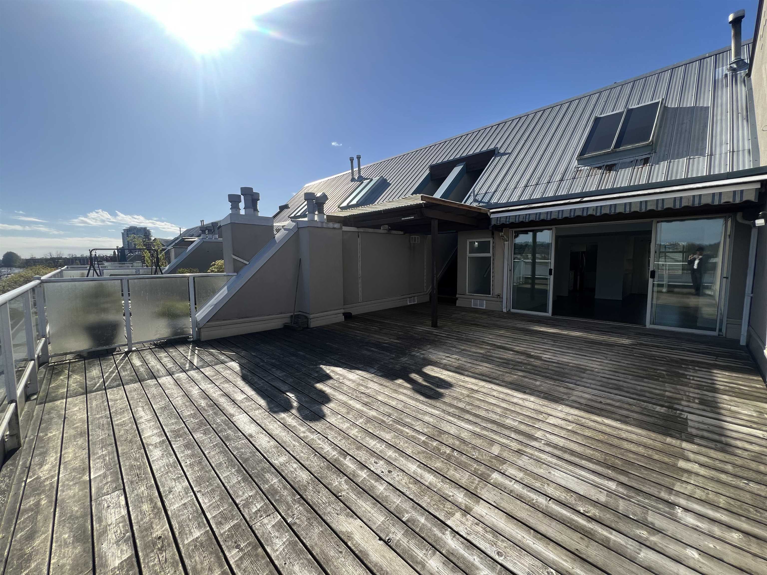 3 K De K Court #404, New Westminster, BC V3M 6B6