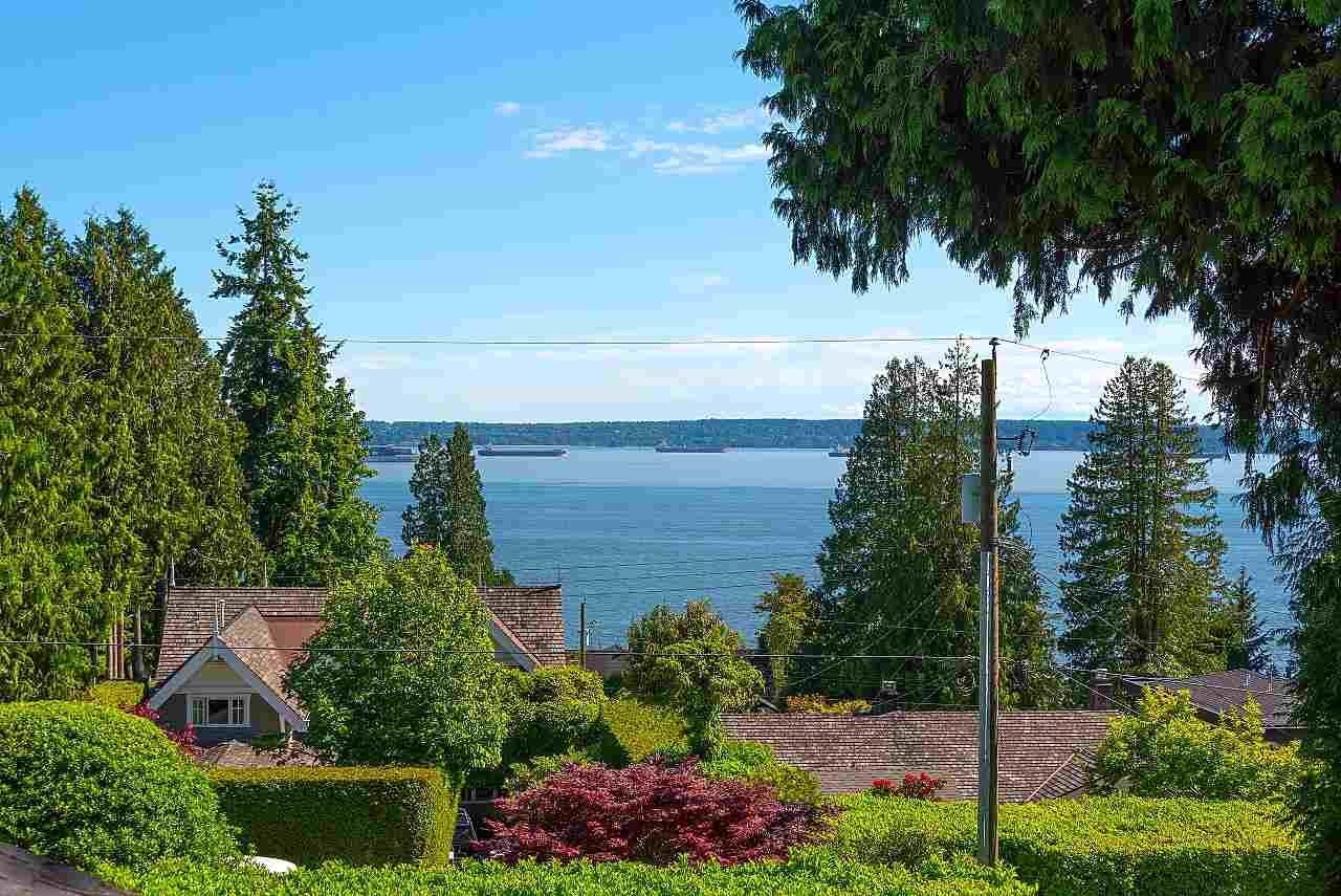2623 Lawson Avenue, West Vancouver, BC V7V 2G3