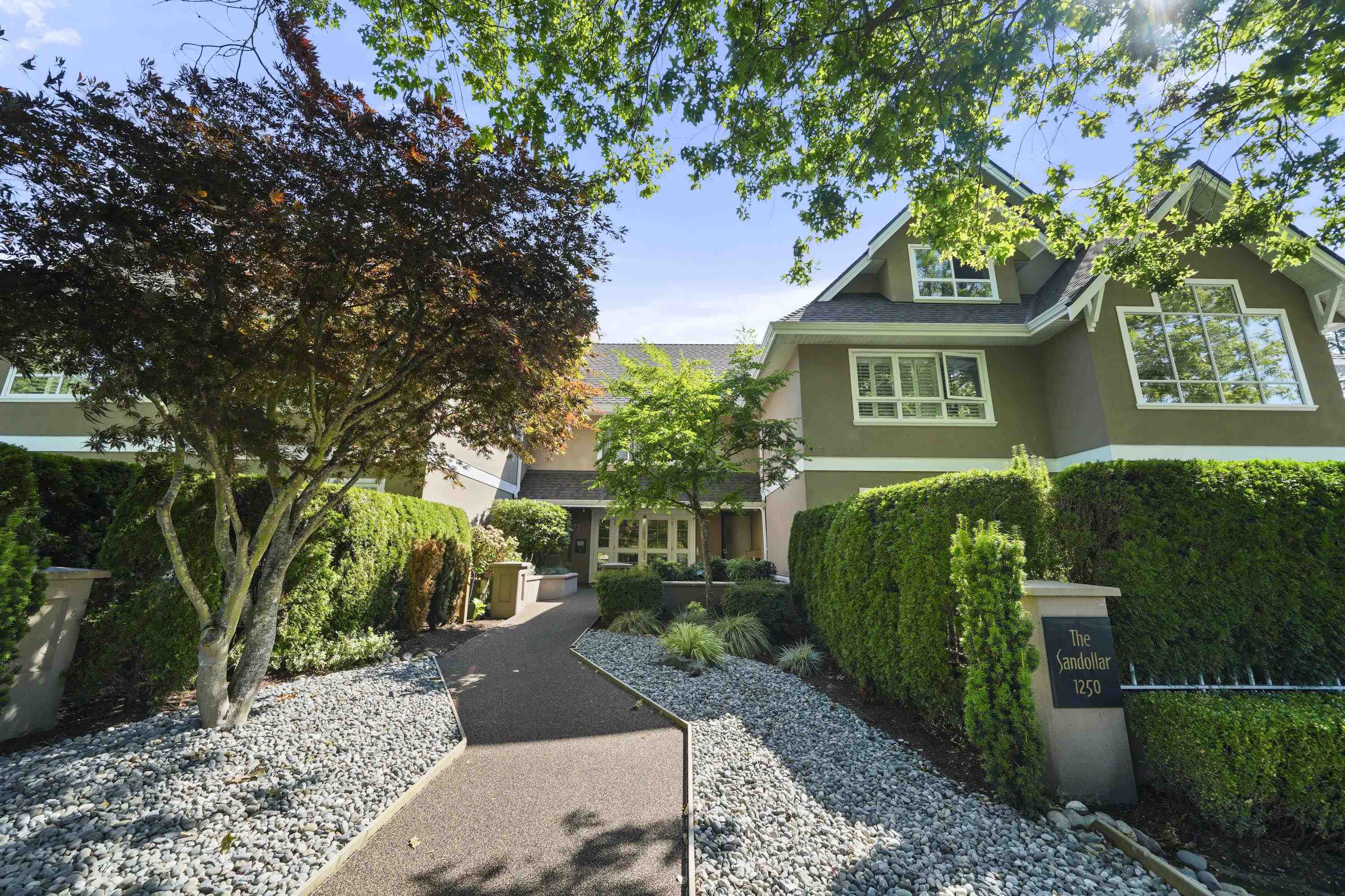 1250 55 Street #204, Delta, BC V4M 3K3