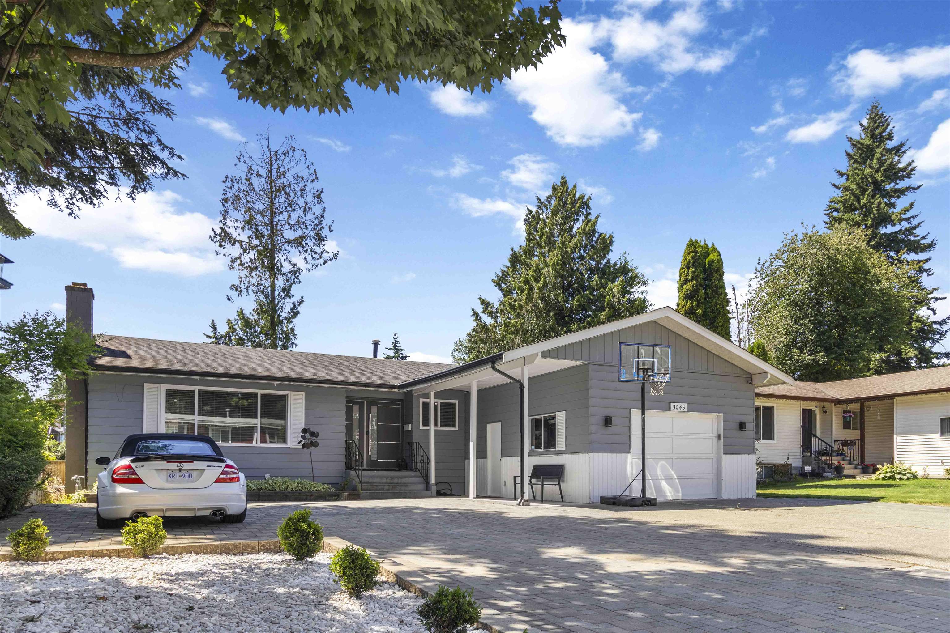3045 Mouat Drive, Abbotsford, BC V2T 4E5