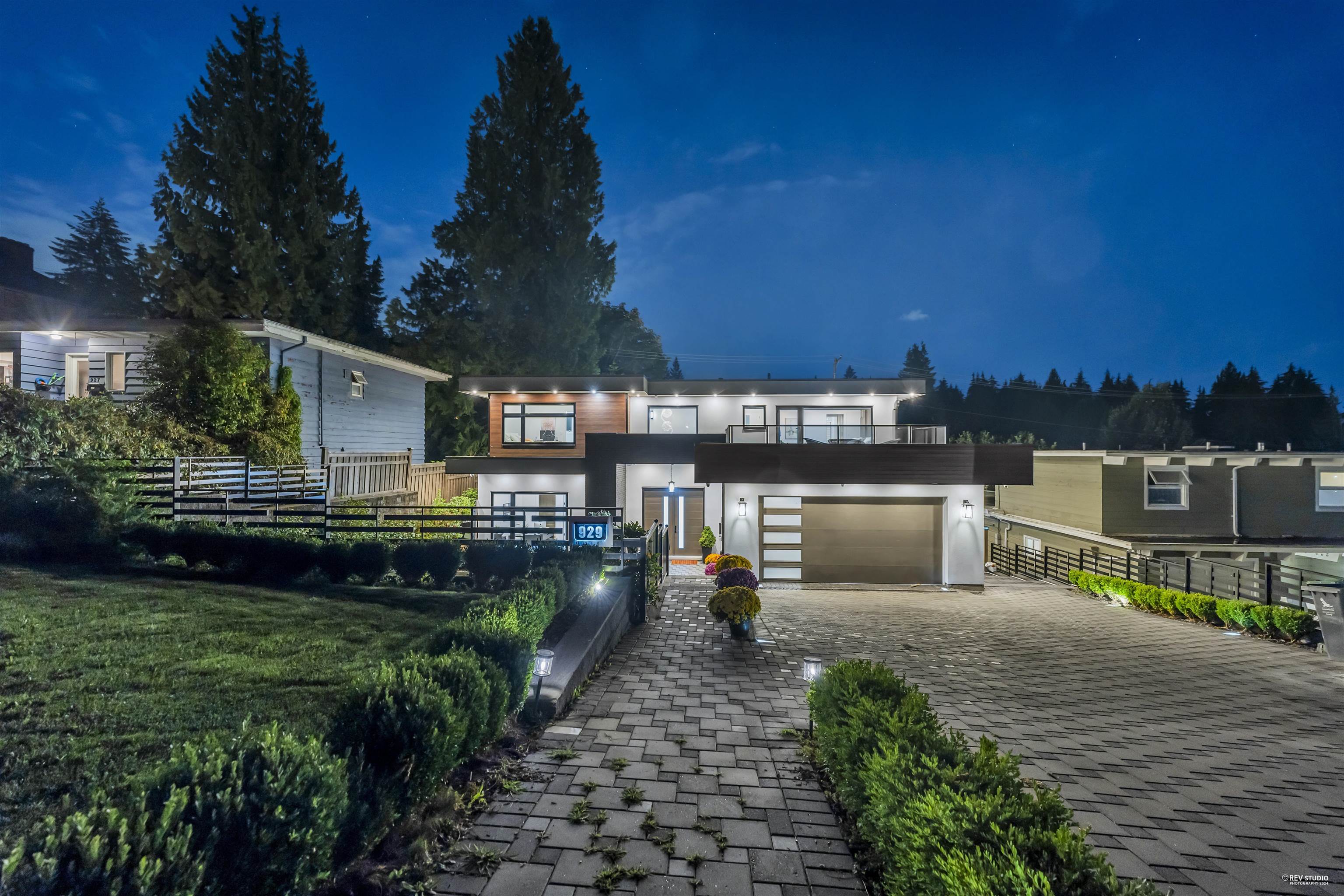 929 Canyon Boulevard, North Vancouver, BC V7R 2J9