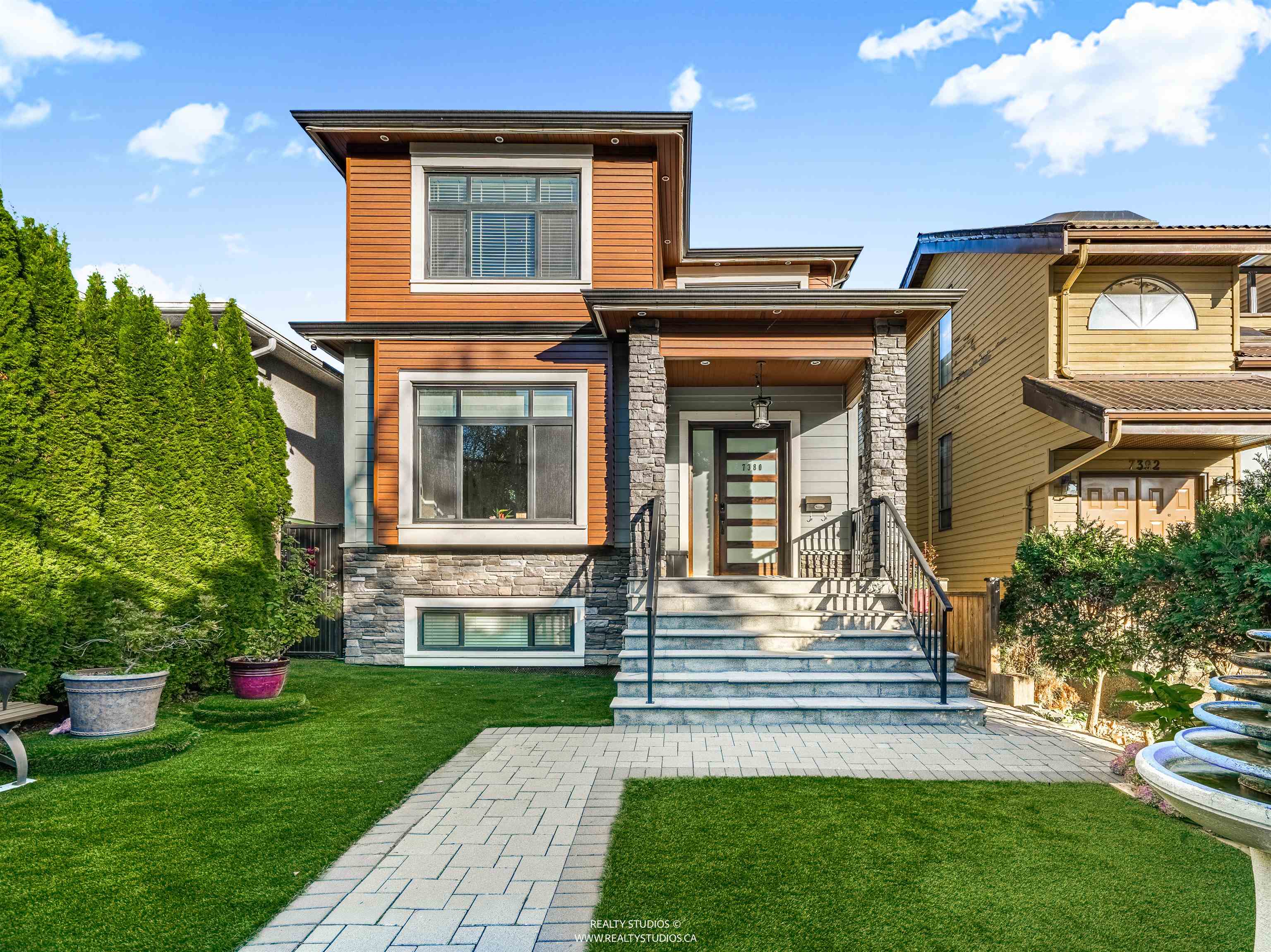 7380 Ontario Street, Vancouver, BC V5X 3B8