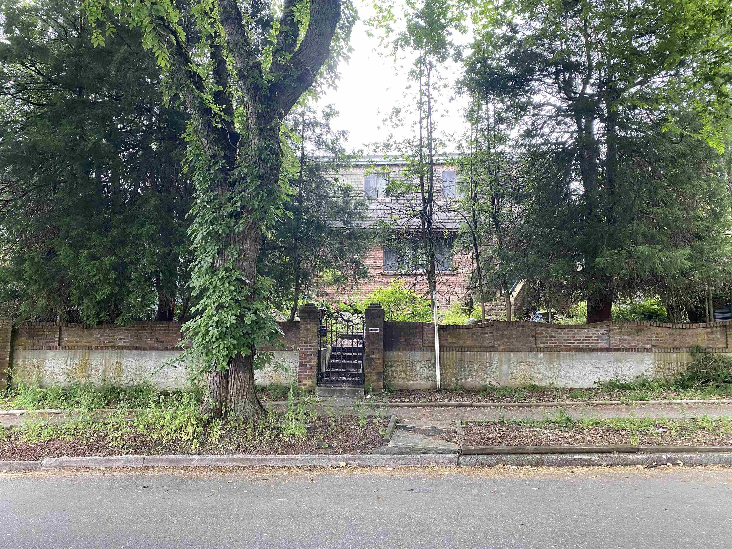 2371 E East 6th Avenue Ave, Vancouver, BC V5N 1R4