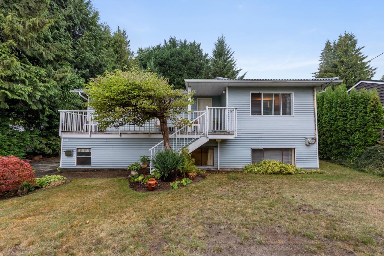 674 Blue Mountain Street, Coquitlam, BC V3J 4R6