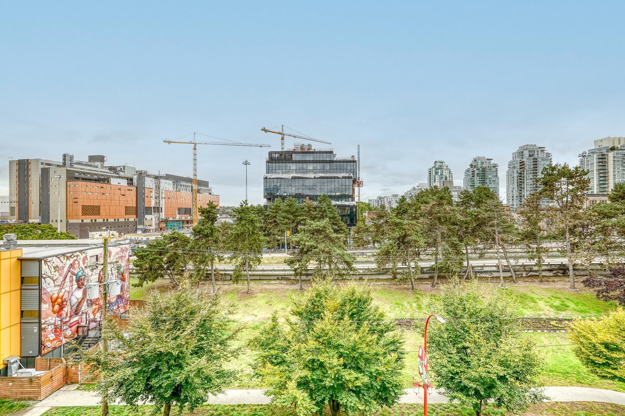 221 Union Street #516, Vancouver, BC V6A 0B4