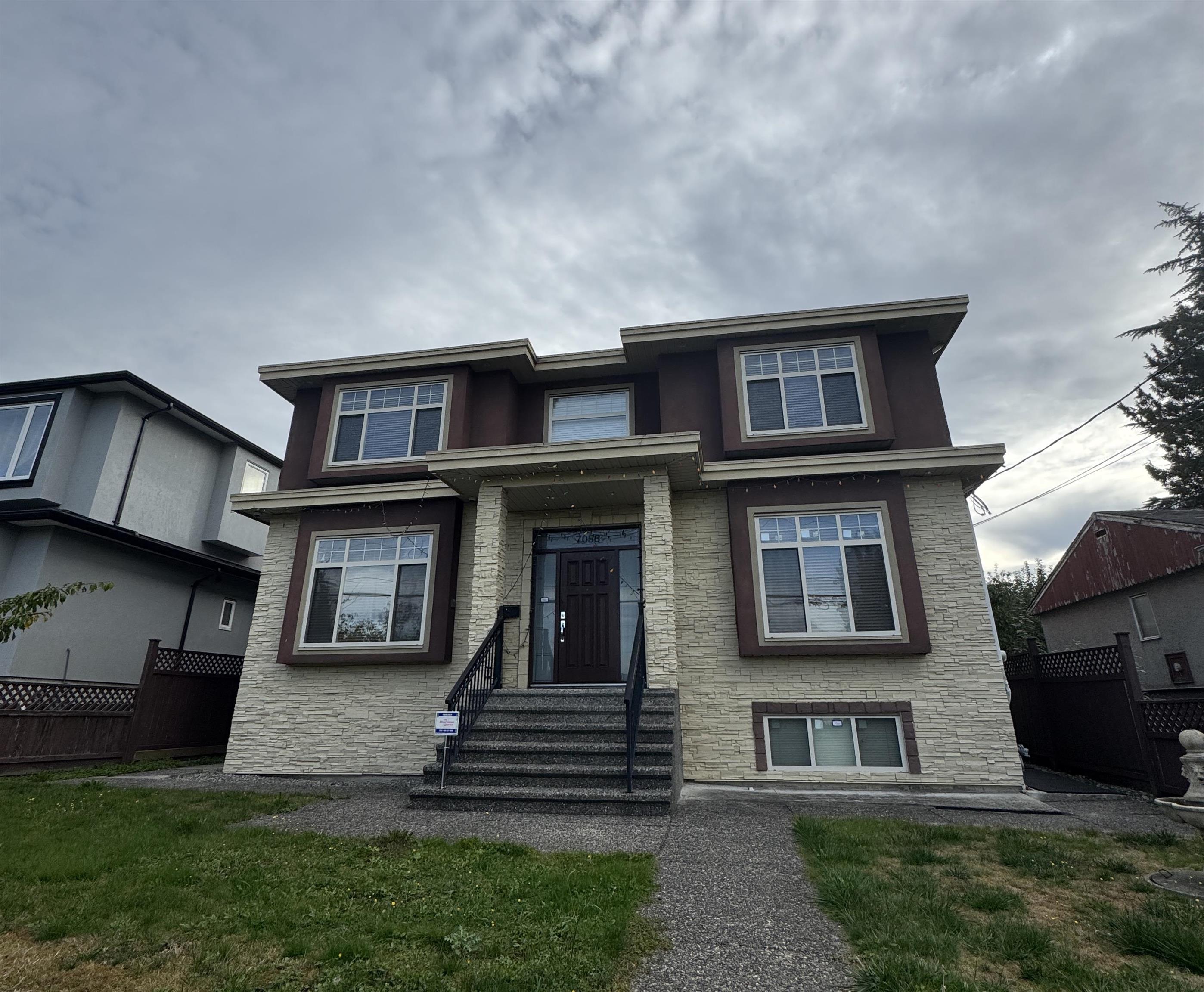 7058 Patterson Avenue, Burnaby, BC V5J 3N7