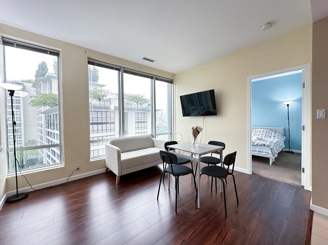 989 Nelson Street #1213, Vancouver, BC V6Z 2S1