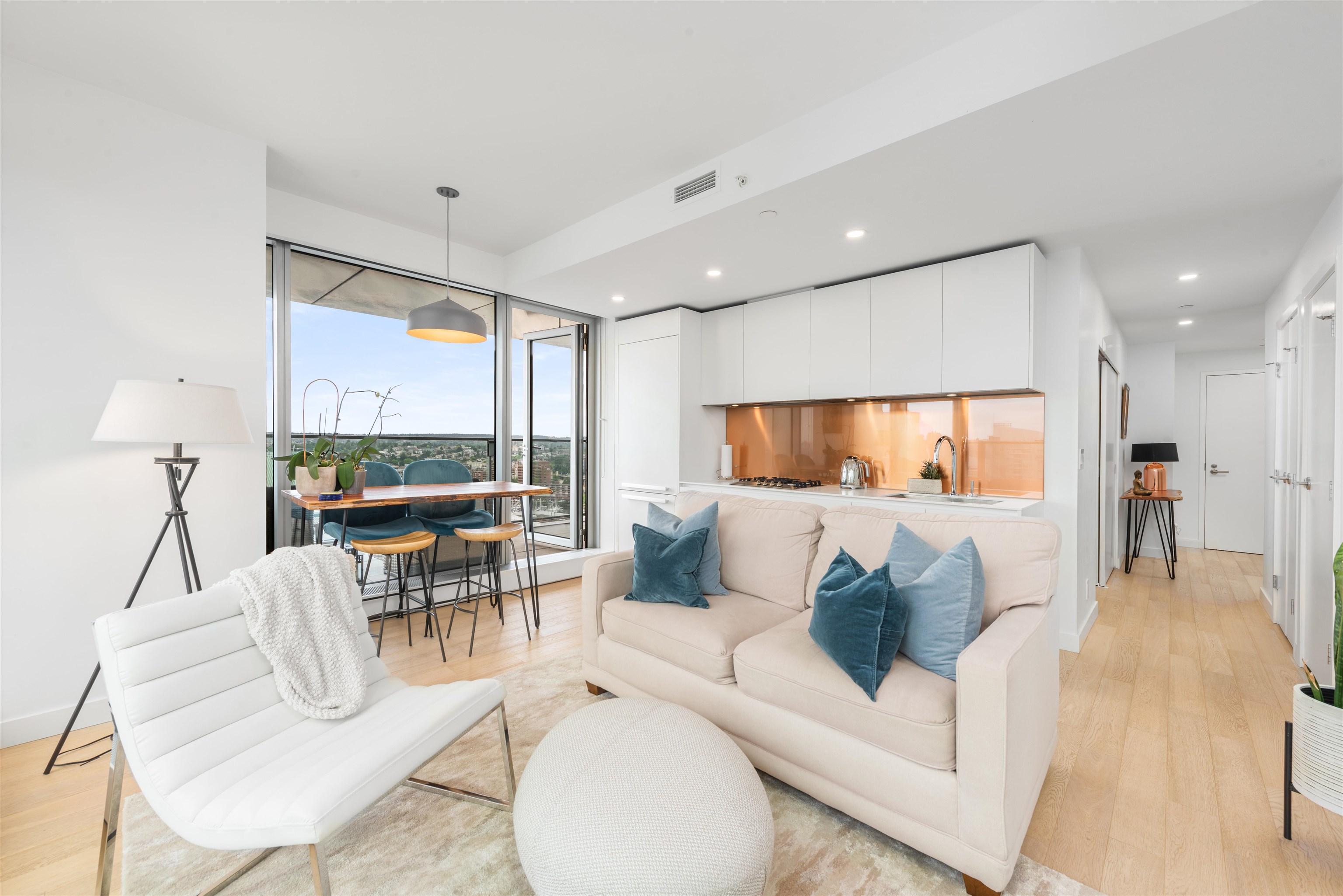1480 Howe Street #2702, Vancouver, BC V6Z 0G5