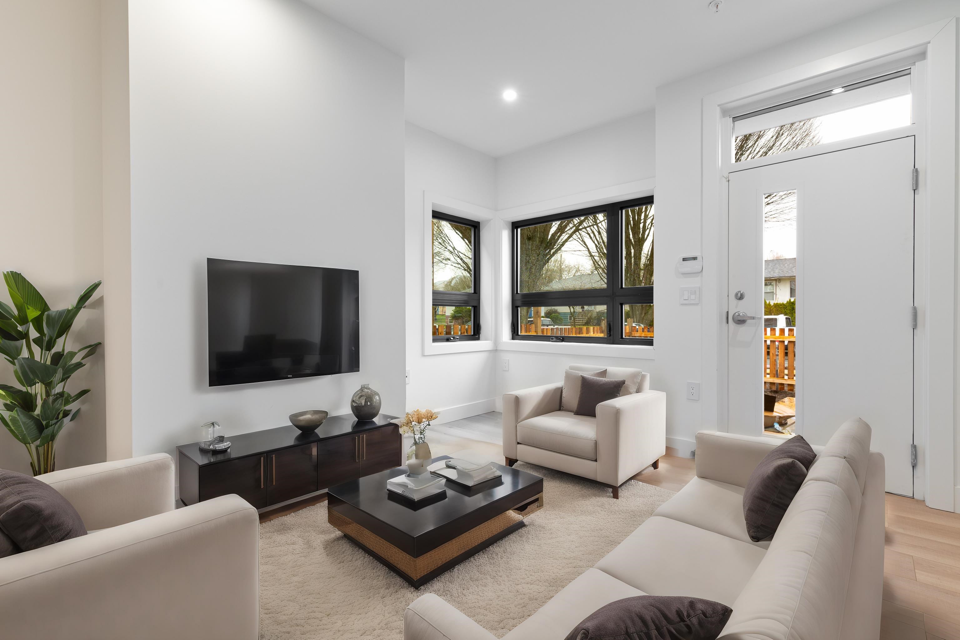 2632 Ward Street, Vancouver, BC V5R 4S6