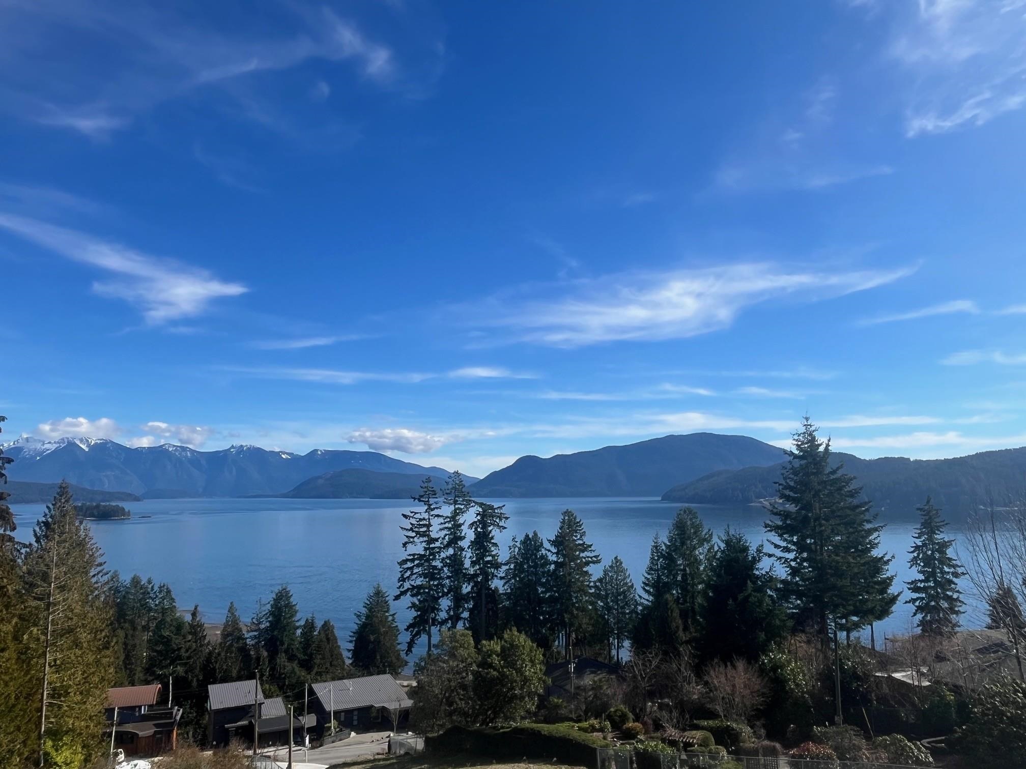 1829 North Road, Gibsons, BC V0N 1V1