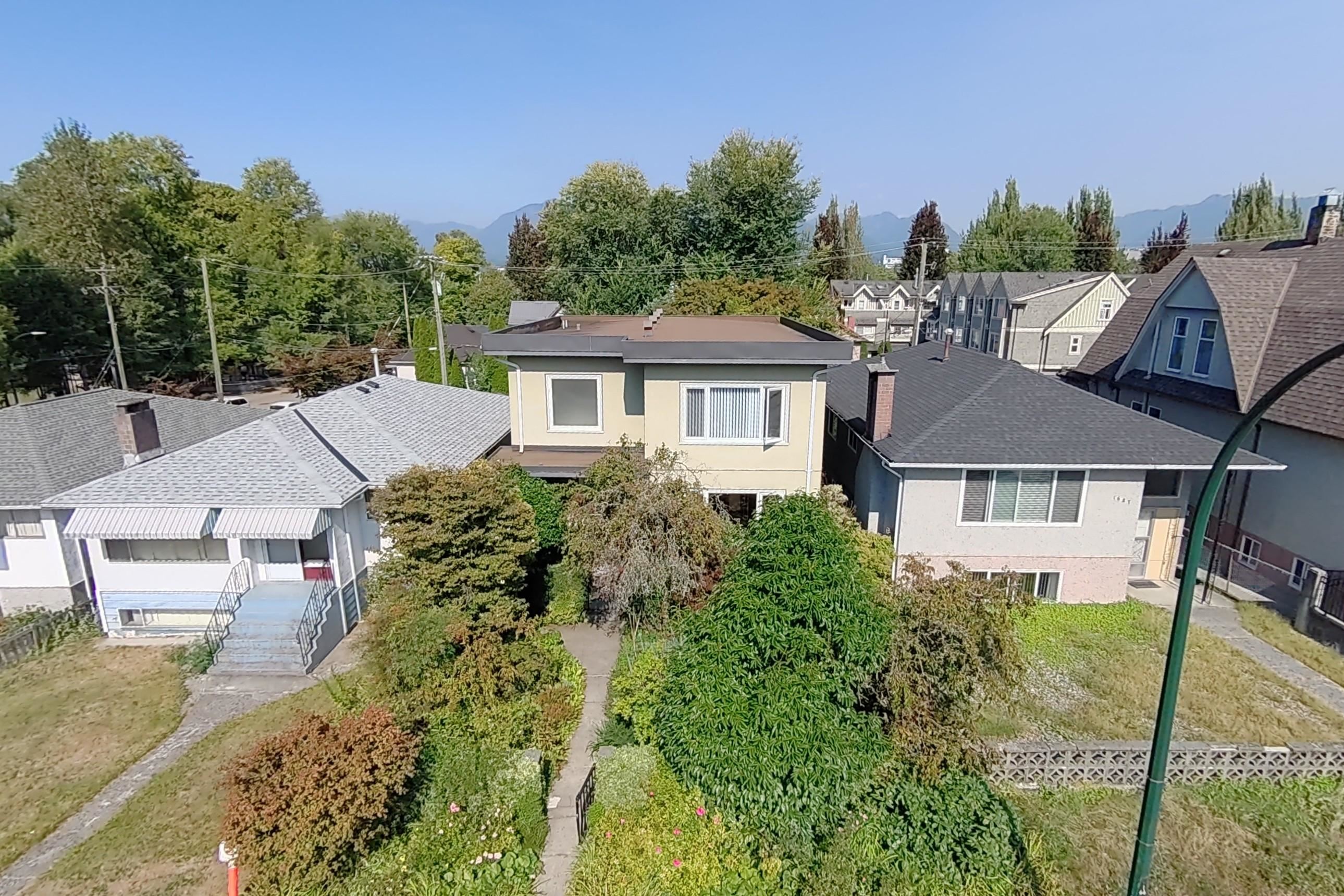 1621 Adanac Street, Vancouver, BC V5L 2C7