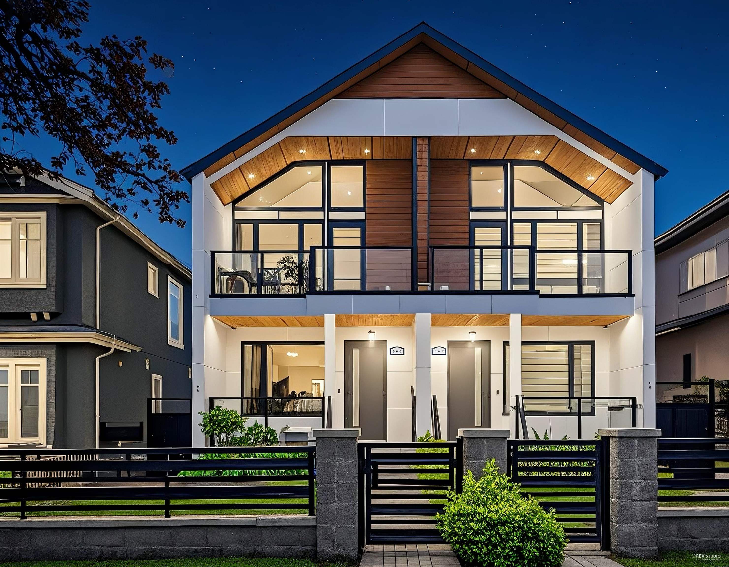 560 West 63rd Avenue, Vancouver, BC V6P 2G8